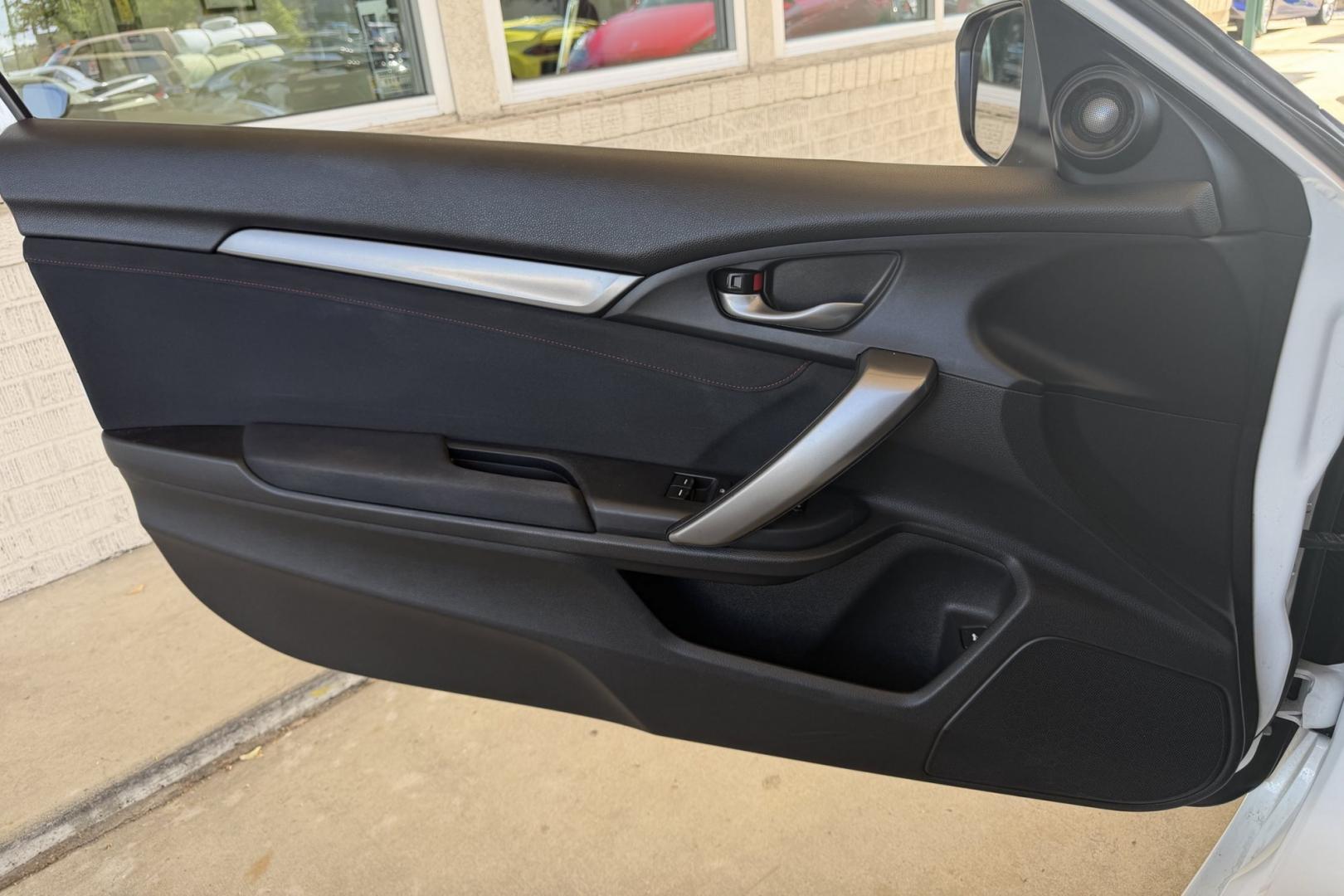 2018 White /Black Honda Civic Si (2HGFC3A57JH) with an 4 Cyl 1.5 Liter Turbo engine, 6 Speed Manual transmission, located at 2304 W. Main St., Boise, ID, 83702, (208) 342-7777, 43.622105, -116.218658 - Nicely Optioned! 6 Speed Manual Civic Si!- Photo#6