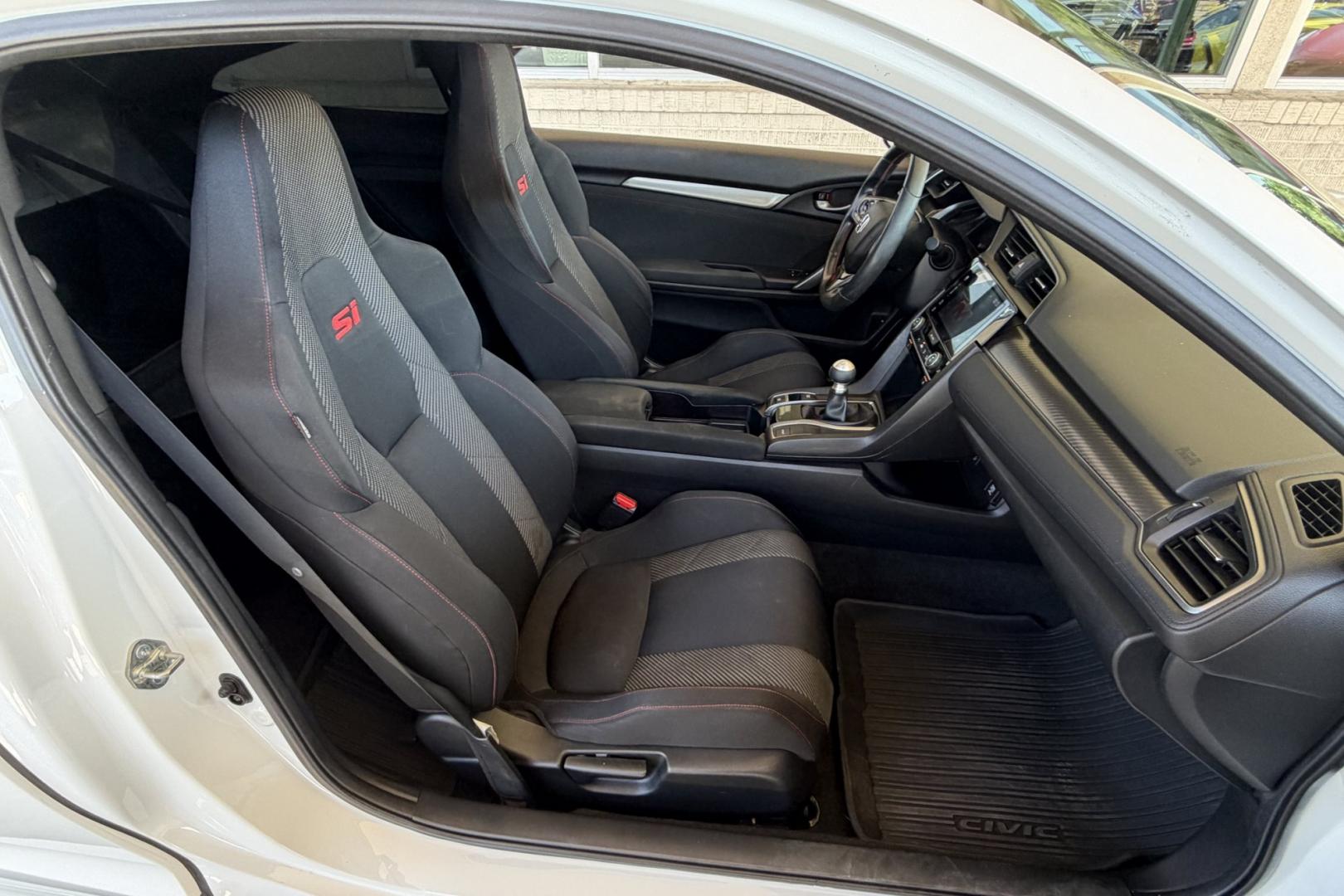 2018 White /Black Honda Civic Si (2HGFC3A57JH) with an 4 Cyl 1.5 Liter Turbo engine, 6 Speed Manual transmission, located at 2304 W. Main St., Boise, ID, 83702, (208) 342-7777, 43.622105, -116.218658 - Nicely Optioned! 6 Speed Manual Civic Si!- Photo#14