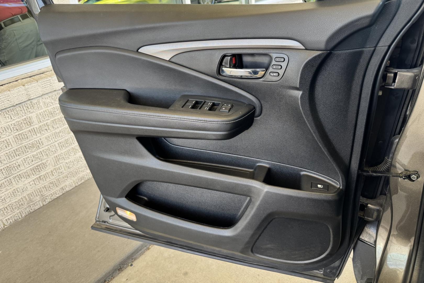 2022 Pacific Pewter Metallic /Black Honda Ridgeline RTL-E (5FPYK3F79NB) with an V6 3.5 Liter engine, Automatic 9 Speed transmission, located at 2304 W. Main St., Boise, ID, 83702, (208) 342-7777, 43.622105, -116.218658 - New Tires! Great Truck! - Photo#10
