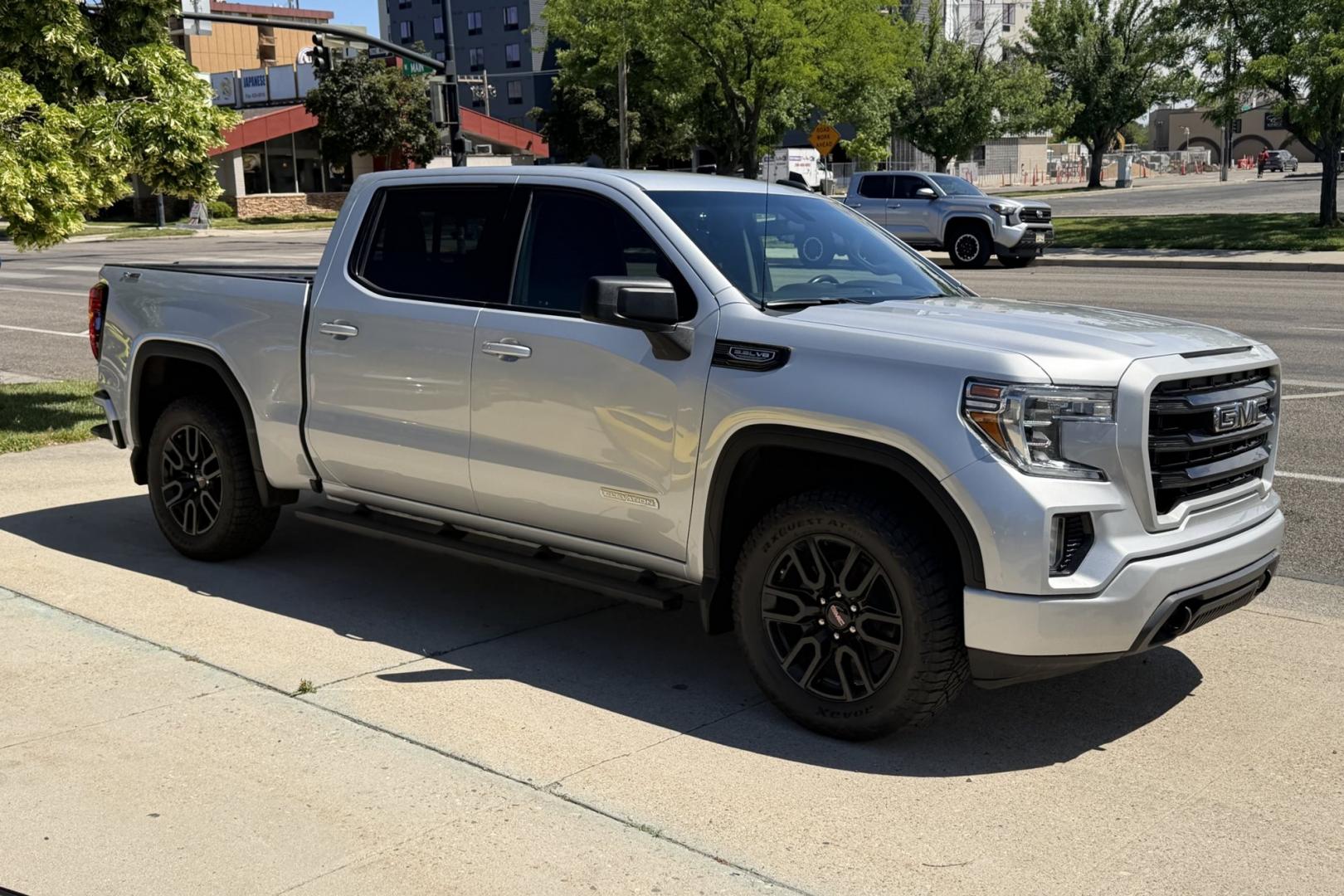 2020 Silver /Black GMC Sierra Elevation (1GTU9CED1LZ) with an V8 5.3 Liter engine, Automatic 8 Speed transmission, located at 2304 W. Main St., Boise, ID, 83702, (208) 342-7777, 43.622105, -116.218658 - Ready To Haul!- Photo#3
