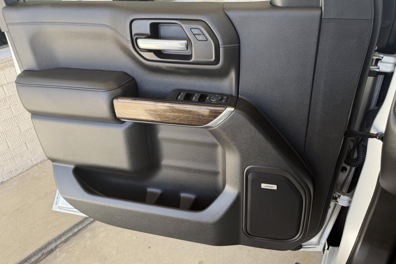 2020 Silver /Black GMC Sierra Elevation (1GTU9CED1LZ) with an V8 5.3 Liter engine, Automatic 8 Speed transmission, located at 2304 W. Main St., Boise, ID, 83702, (208) 342-7777, 43.622105, -116.218658 - Ready To Haul!- Photo#9