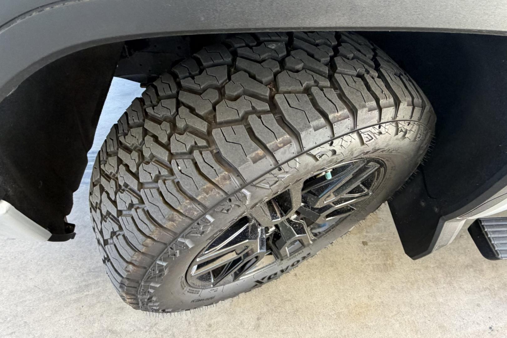 2020 Silver /Black GMC Sierra Elevation (1GTU9CED1LZ) with an V8 5.3 Liter engine, Automatic 8 Speed transmission, located at 2304 W. Main St., Boise, ID, 83702, (208) 342-7777, 43.622105, -116.218658 - Ready To Haul!- Photo#18