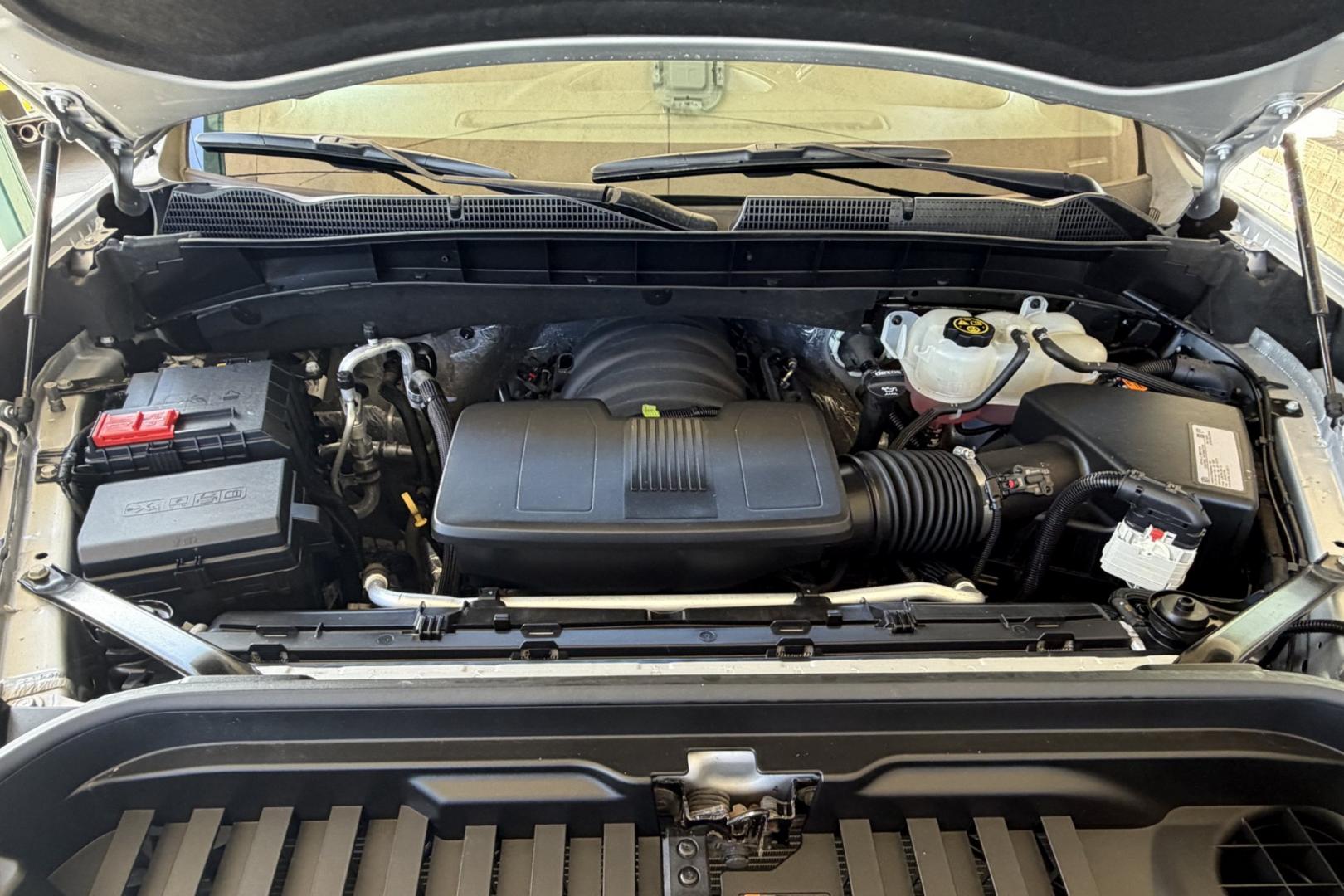 2020 Silver /Black GMC Sierra Elevation (1GTU9CED1LZ) with an V8 5.3 Liter engine, Automatic 8 Speed transmission, located at 2304 W. Main St., Boise, ID, 83702, (208) 342-7777, 43.622105, -116.218658 - Ready To Haul!- Photo#19