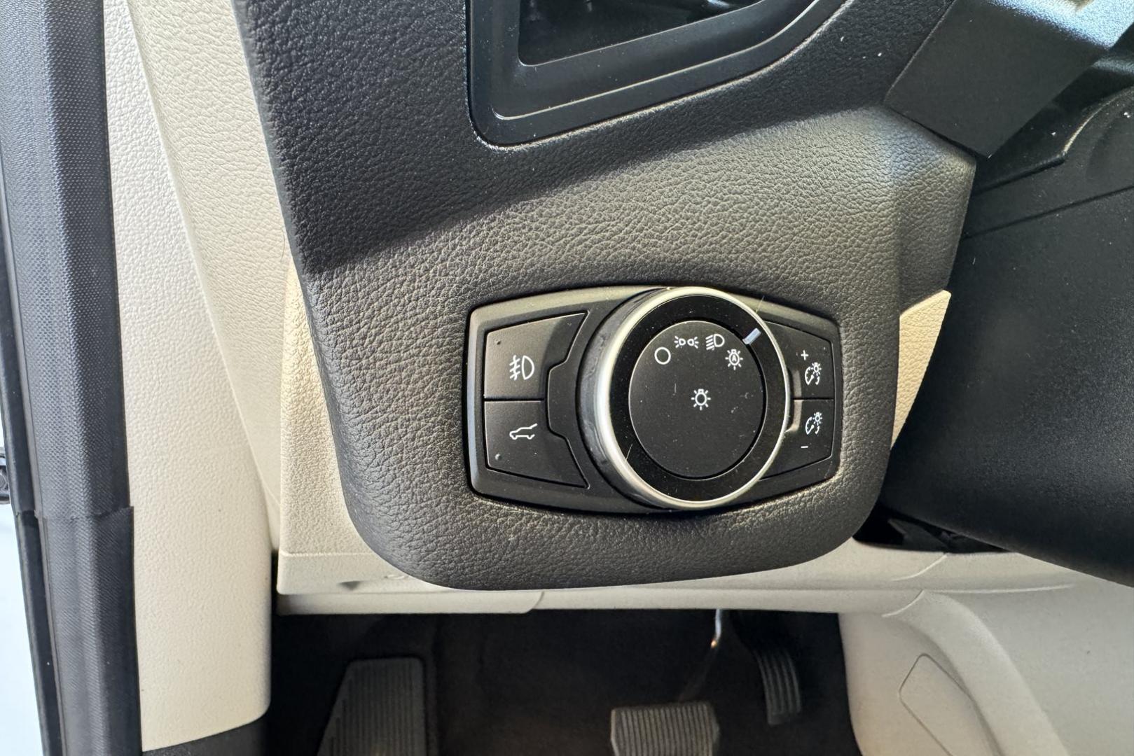 2018 Oxford White /Gray Ford Escape SE (1FMCU9GD1JU) with an 4 Cyl 1.5 Liter Turbo engine, Automatic 6 Speed transmission, located at 2304 W. Main St., Boise, ID, 83702, (208) 342-7777, 43.622105, -116.218658 - New Tires! Low Mileage! Heated Seats! Ready To Go! - Photo#14