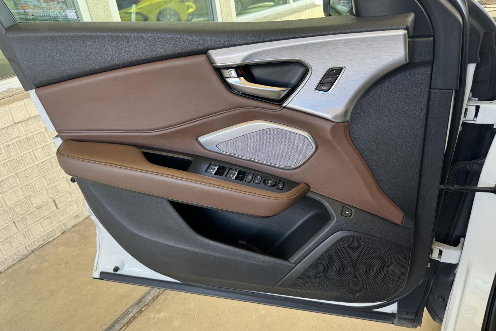 2019 White Diamond Pearl /Espresso Acura RDX Technology (5J8TC2H56KL) with an 4 Cyl 2.0 Liter Turbo engine, Automatic 10 Speed transmission, located at 2304 W. Main St., Boise, ID, 83702, (208) 342-7777, 43.622105, -116.218658 - Beautiful Color Combination! Low Mileage RDX! - Photo#10