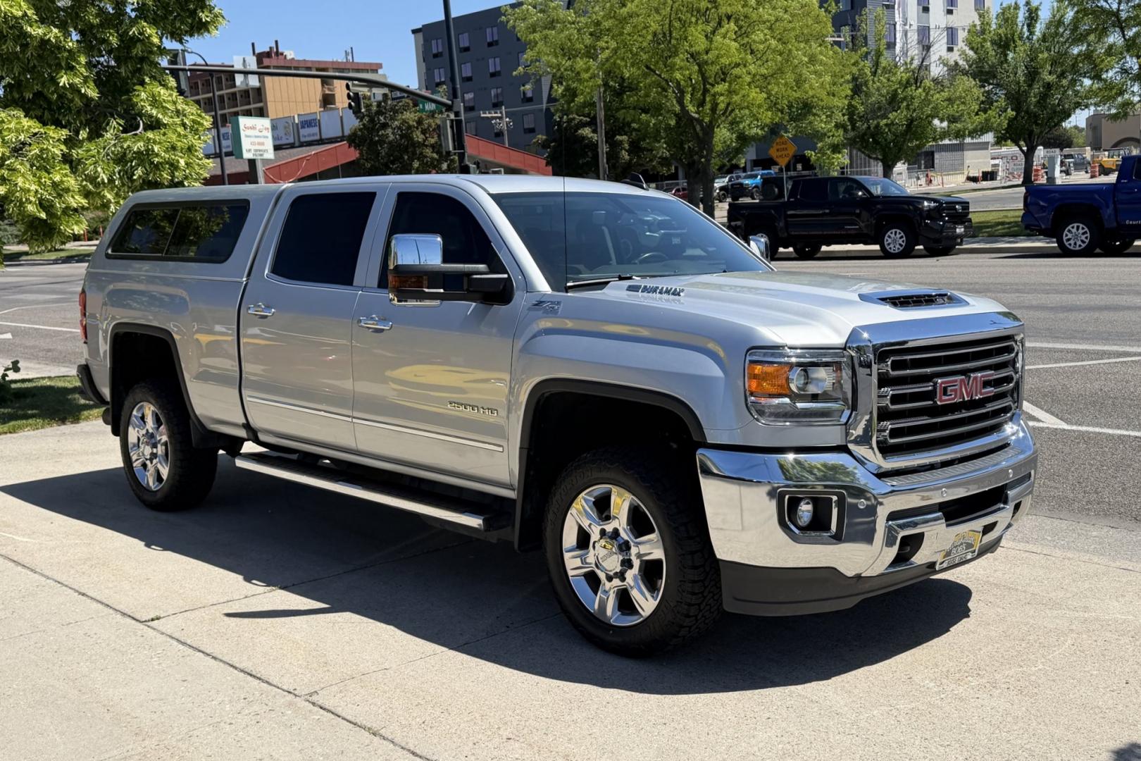 2018 Silver /Black GMC Sierra SLT Z71 (1GT12TEY5JF) with an V8 6.6 Liter Duramax Turbo Diesel engine, Allison Automatic 6 Speed transmission, located at 2304 W. Main St., Boise, ID, 83702, (208) 342-7777, 43.622105, -116.218658 - Photo#3