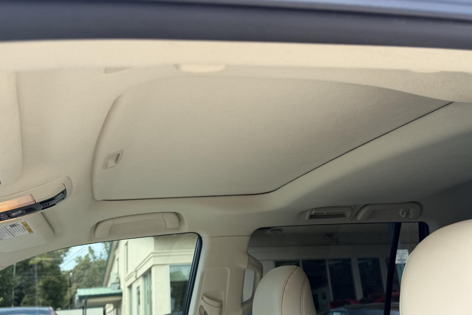 2022 White /Beige Lexus GX 460 Luxury (JTJGM7BX1N5) with an V8 4.6 Liter engine, Automatic 6 Speed transmission, located at 2304 W. Main St., Boise, ID, 83702, (208) 342-7777, 43.622105, -116.218658 - A Dream To Drive!- Photo#4
