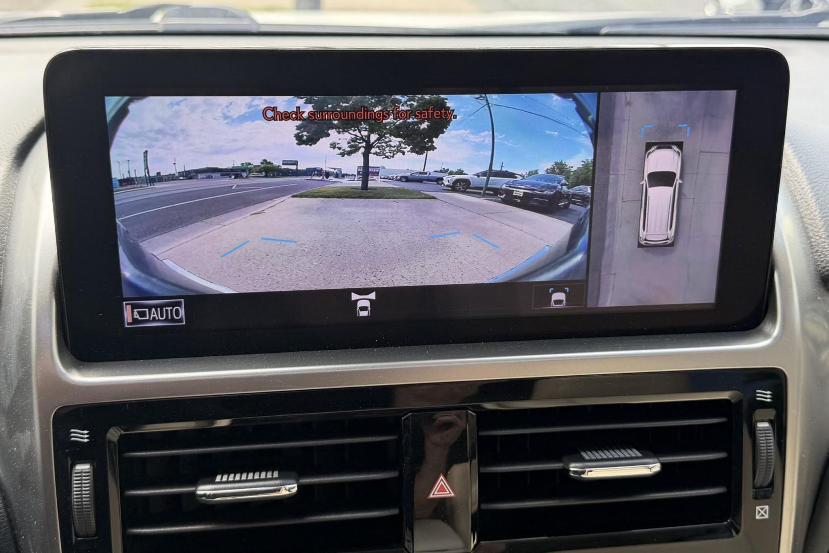 2022 White /Beige Lexus GX 460 Luxury (JTJGM7BX1N5) with an V8 4.6 Liter engine, Automatic 6 Speed transmission, located at 2304 W. Main St., Boise, ID, 83702, (208) 342-7777, 43.622105, -116.218658 - A Dream To Drive!- Photo#6