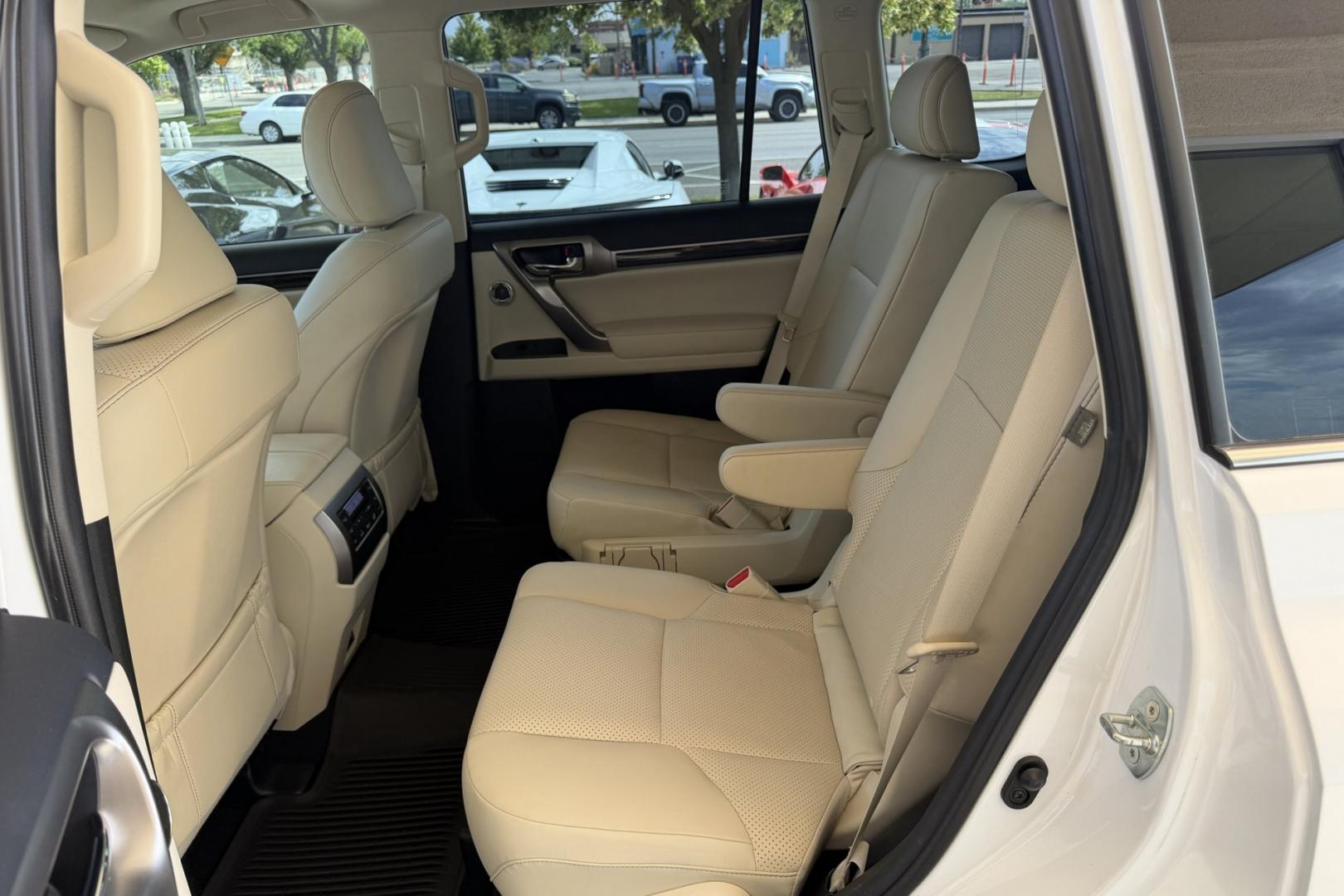 2022 White /Beige Lexus GX 460 Luxury (JTJGM7BX1N5) with an V8 4.6 Liter engine, Automatic 6 Speed transmission, located at 2304 W. Main St., Boise, ID, 83702, (208) 342-7777, 43.622105, -116.218658 - A Dream To Drive!- Photo#15