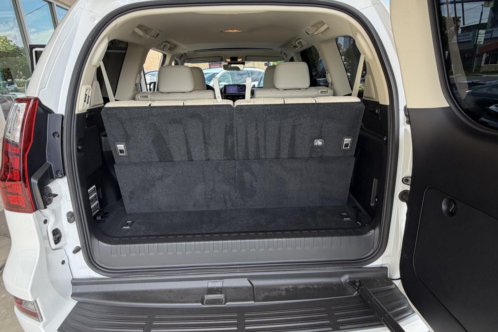 2022 White /Beige Lexus GX 460 Luxury (JTJGM7BX1N5) with an V8 4.6 Liter engine, Automatic 6 Speed transmission, located at 2304 W. Main St., Boise, ID, 83702, (208) 342-7777, 43.622105, -116.218658 - A Dream To Drive!- Photo#25