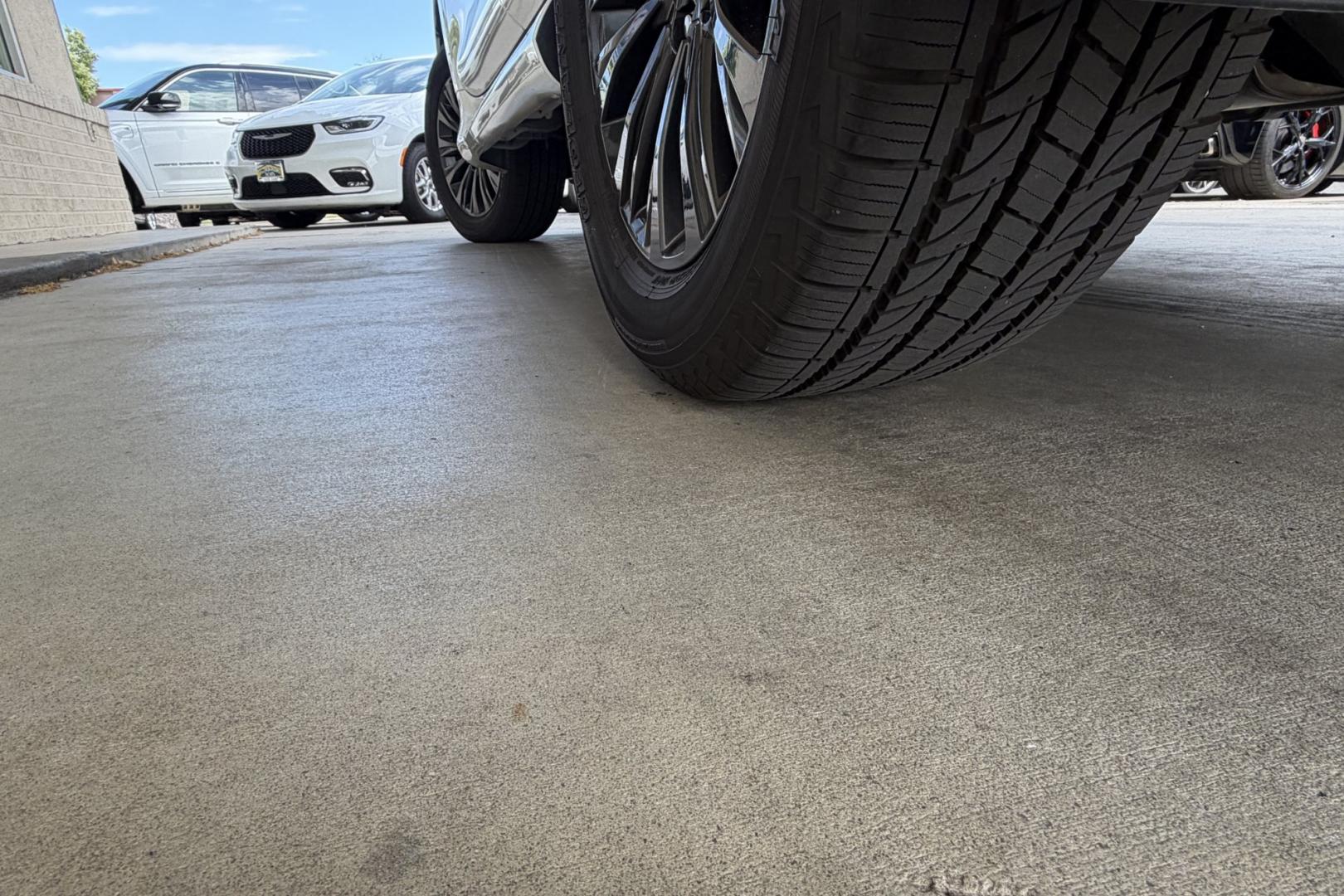 2022 White /Beige Lexus GX 460 Luxury (JTJGM7BX1N5) with an V8 4.6 Liter engine, Automatic 6 Speed transmission, located at 2304 W. Main St., Boise, ID, 83702, (208) 342-7777, 43.622105, -116.218658 - A Dream To Drive!- Photo#26