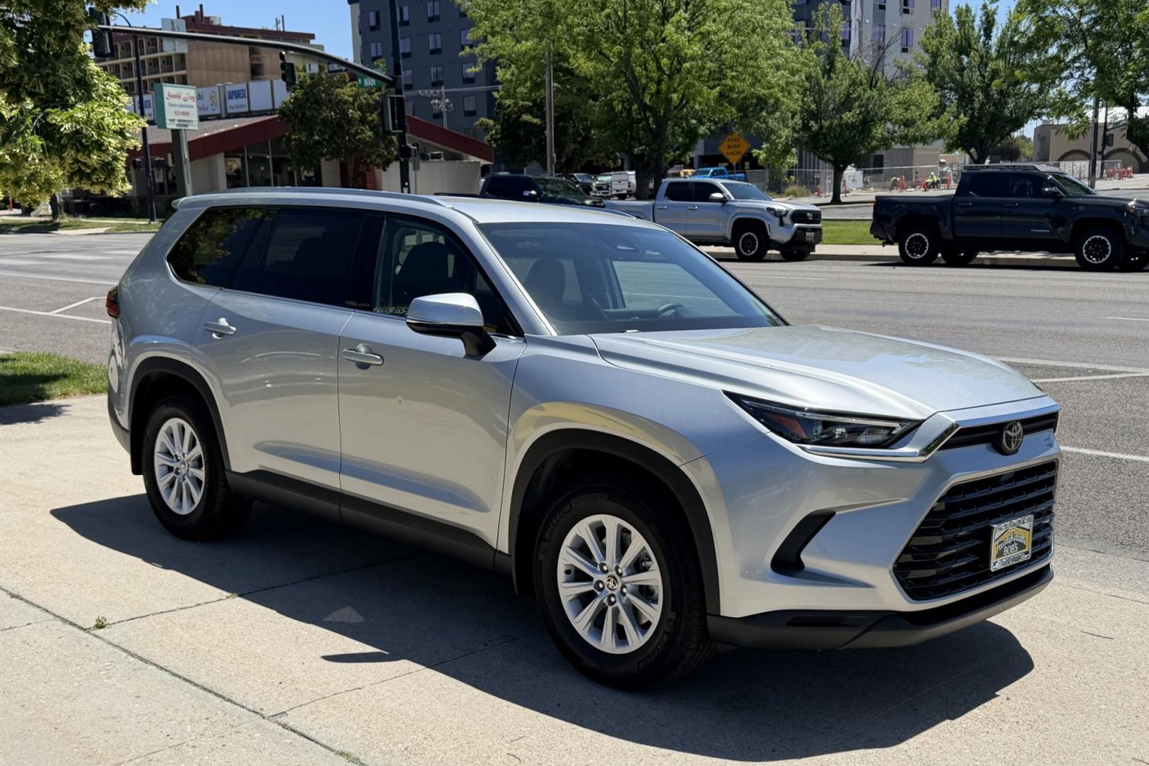 2024 Iconic Silver Metallic /Black Toyota Grand Highlander XLE (5TDAAAB54RS) with an 4 Cyl 2.4 Liter Turbo engine, Automatic 8 Speed transmission, located at 2304 W. Main St., Boise, ID, 83702, (208) 342-7777, 43.622105, -116.218658 - Remaining Factory Warranty! Very Low Mileage! Freshly Serviced And Ready To Go! - Photo#2