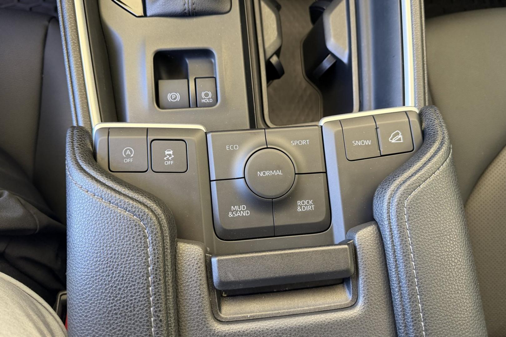 2024 Iconic Silver Metallic /Black Toyota Grand Highlander XLE (5TDAAAB54RS) with an 4 Cyl 2.4 Liter Turbo engine, Automatic 8 Speed transmission, located at 2304 W. Main St., Boise, ID, 83702, (208) 342-7777, 43.622105, -116.218658 - Remaining Factory Warranty! Very Low Mileage! Freshly Serviced And Ready To Go! - Photo#8