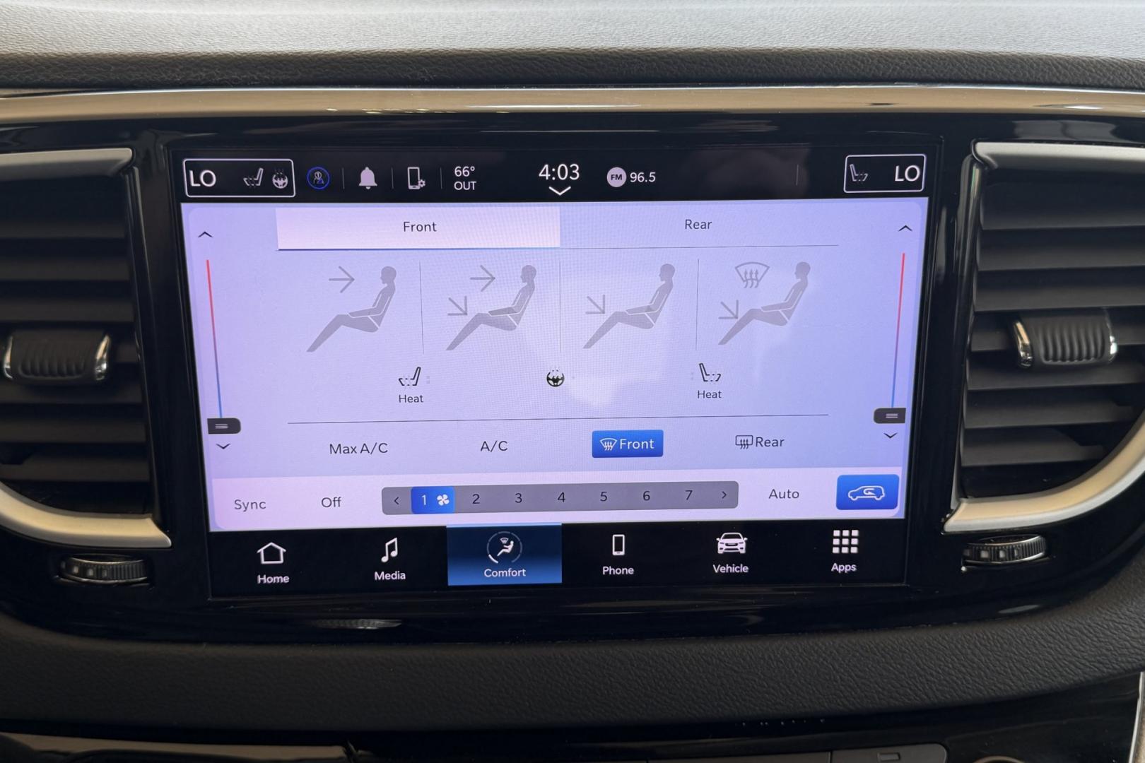 2022 White /Black Chrysler Pacifica Touring L (2C4RC1BG2NR) with an V6 3.6 Liter engine, Automatic 9 Speed transmission, located at 2304 W. Main St., Boise, ID, 83702, (208) 342-7777, 43.622105, -116.218658 - Seats 7! Stow And Go Seating! Ready To Travel! - Photo#5