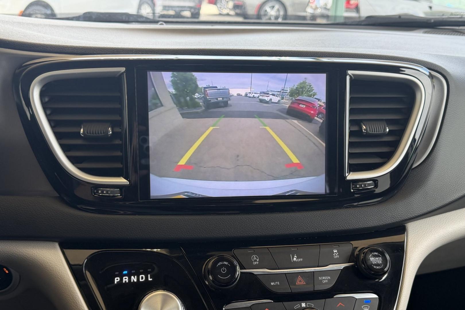 2022 White /Black Chrysler Pacifica Touring L (2C4RC1BG2NR) with an V6 3.6 Liter engine, Automatic 9 Speed transmission, located at 2304 W. Main St., Boise, ID, 83702, (208) 342-7777, 43.622105, -116.218658 - Seats 7! Stow And Go Seating! Ready To Travel! - Photo#4