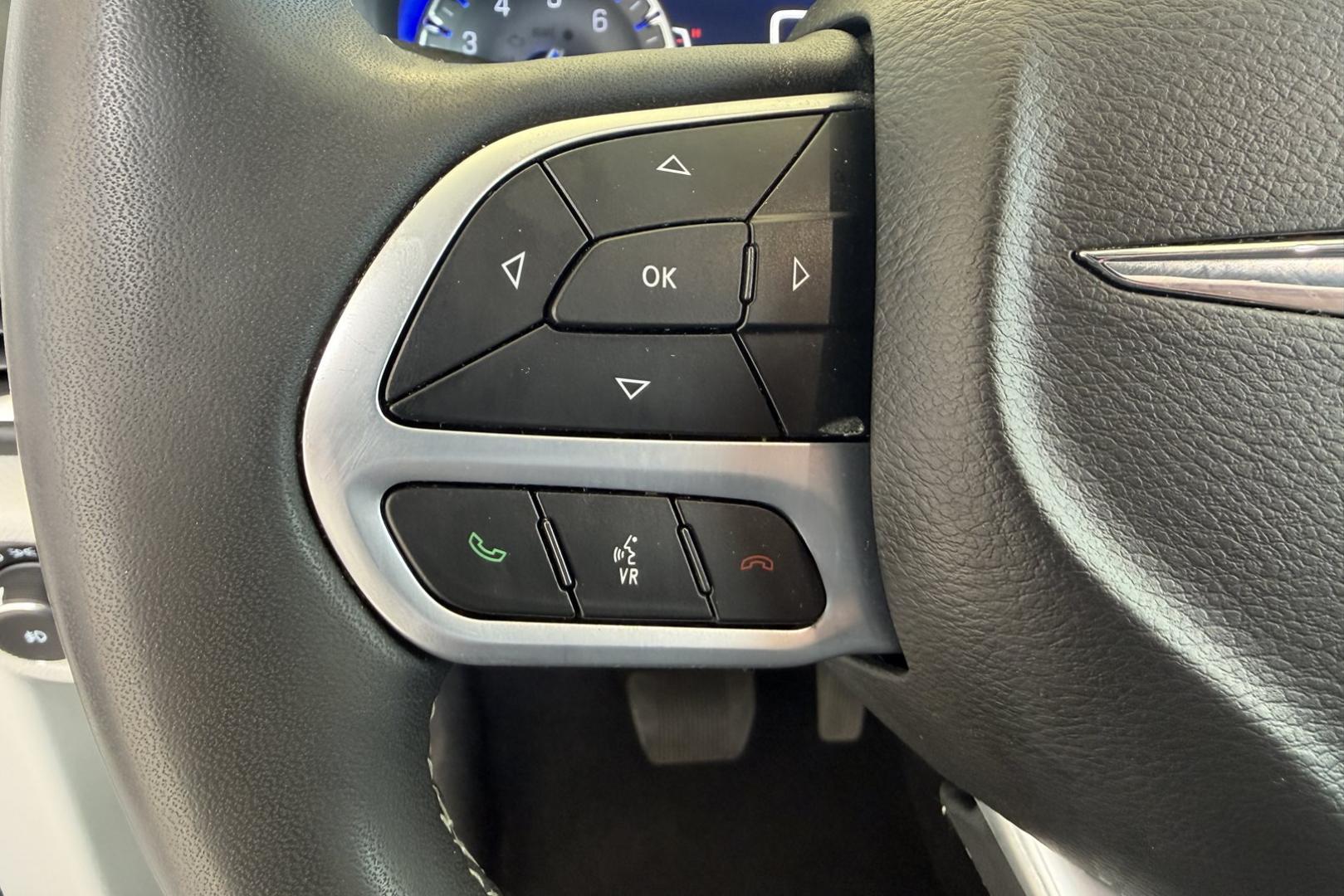 2022 White /Black Chrysler Pacifica Touring L (2C4RC1BG2NR) with an V6 3.6 Liter engine, Automatic 9 Speed transmission, located at 2304 W. Main St., Boise, ID, 83702, (208) 342-7777, 43.622105, -116.218658 - Seats 7! Stow And Go Seating! Ready To Travel! - Photo#7
