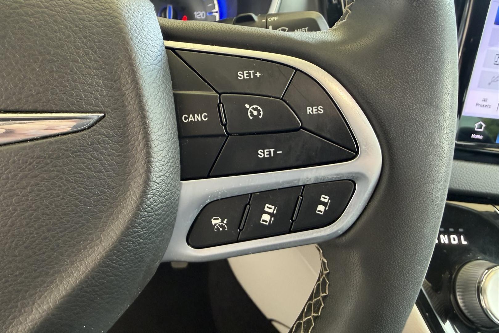 2022 White /Black Chrysler Pacifica Touring L (2C4RC1BG2NR) with an V6 3.6 Liter engine, Automatic 9 Speed transmission, located at 2304 W. Main St., Boise, ID, 83702, (208) 342-7777, 43.622105, -116.218658 - Seats 7! Stow And Go Seating! Ready To Travel! - Photo#8