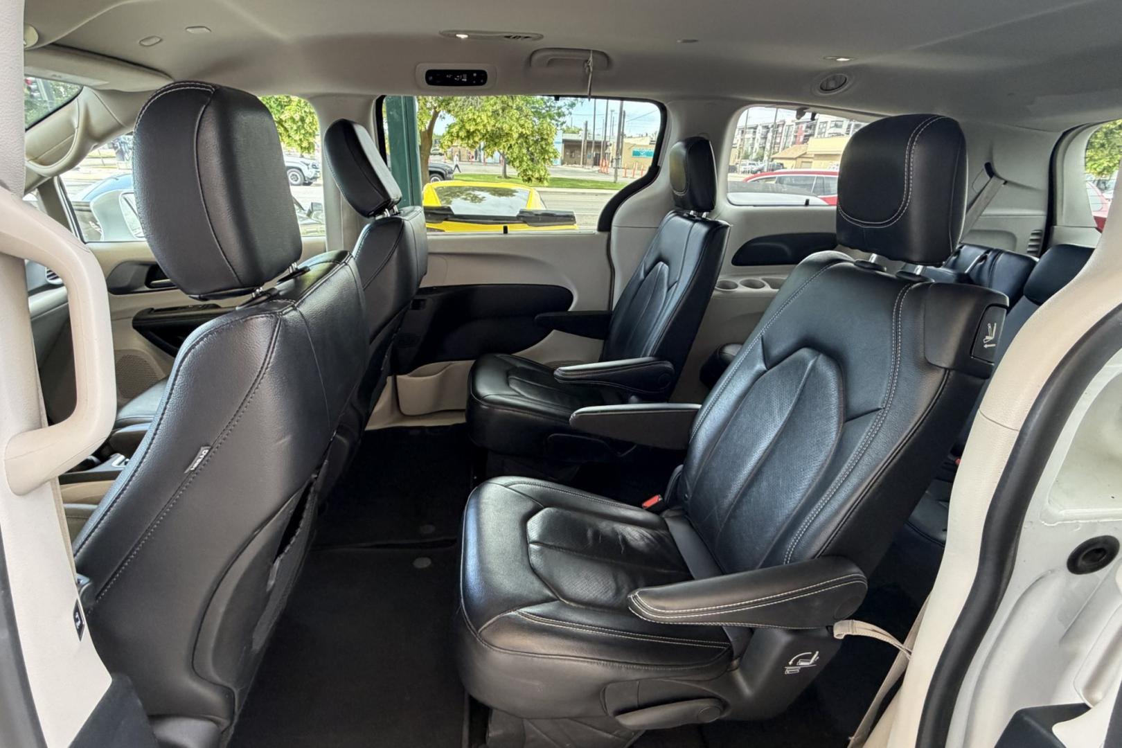 2022 White /Black Chrysler Pacifica Touring L (2C4RC1BG2NR) with an V6 3.6 Liter engine, Automatic 9 Speed transmission, located at 2304 W. Main St., Boise, ID, 83702, (208) 342-7777, 43.622105, -116.218658 - Seats 7! Stow And Go Seating! Ready To Travel! - Photo#11