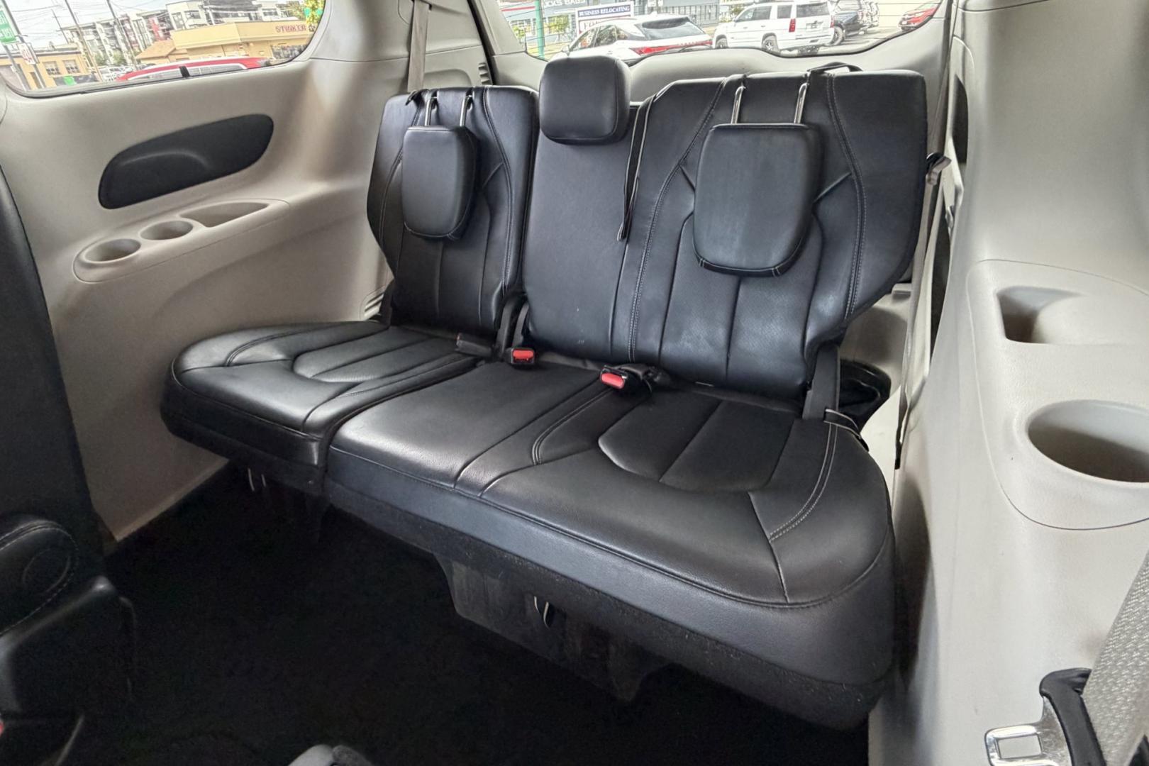 2022 White /Black Chrysler Pacifica Touring L (2C4RC1BG2NR) with an V6 3.6 Liter engine, Automatic 9 Speed transmission, located at 2304 W. Main St., Boise, ID, 83702, (208) 342-7777, 43.622105, -116.218658 - Seats 7! Stow And Go Seating! Ready To Travel! - Photo#12