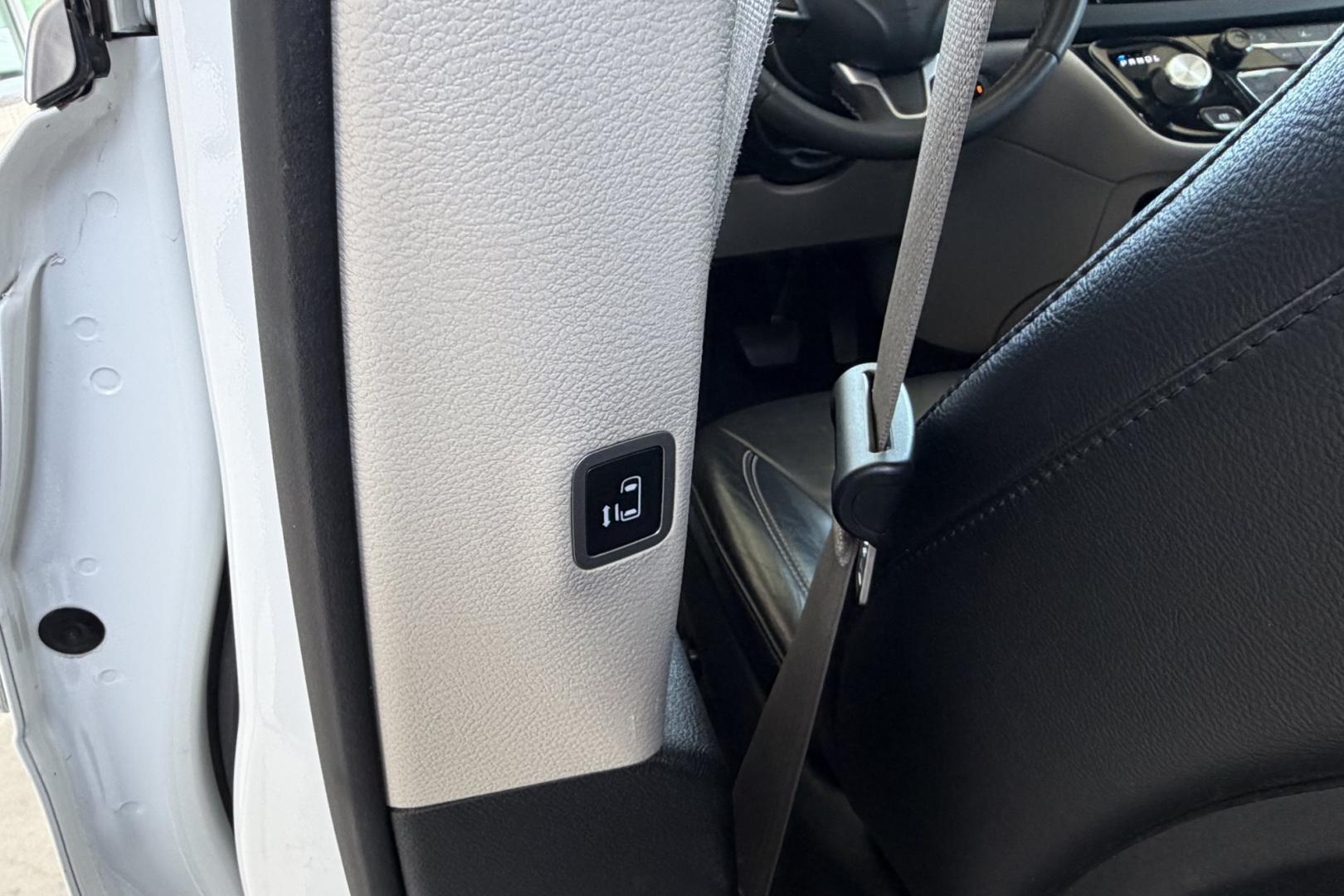 2022 White /Black Chrysler Pacifica Touring L (2C4RC1BG2NR) with an V6 3.6 Liter engine, Automatic 9 Speed transmission, located at 2304 W. Main St., Boise, ID, 83702, (208) 342-7777, 43.622105, -116.218658 - Seats 7! Stow And Go Seating! Ready To Travel! - Photo#14