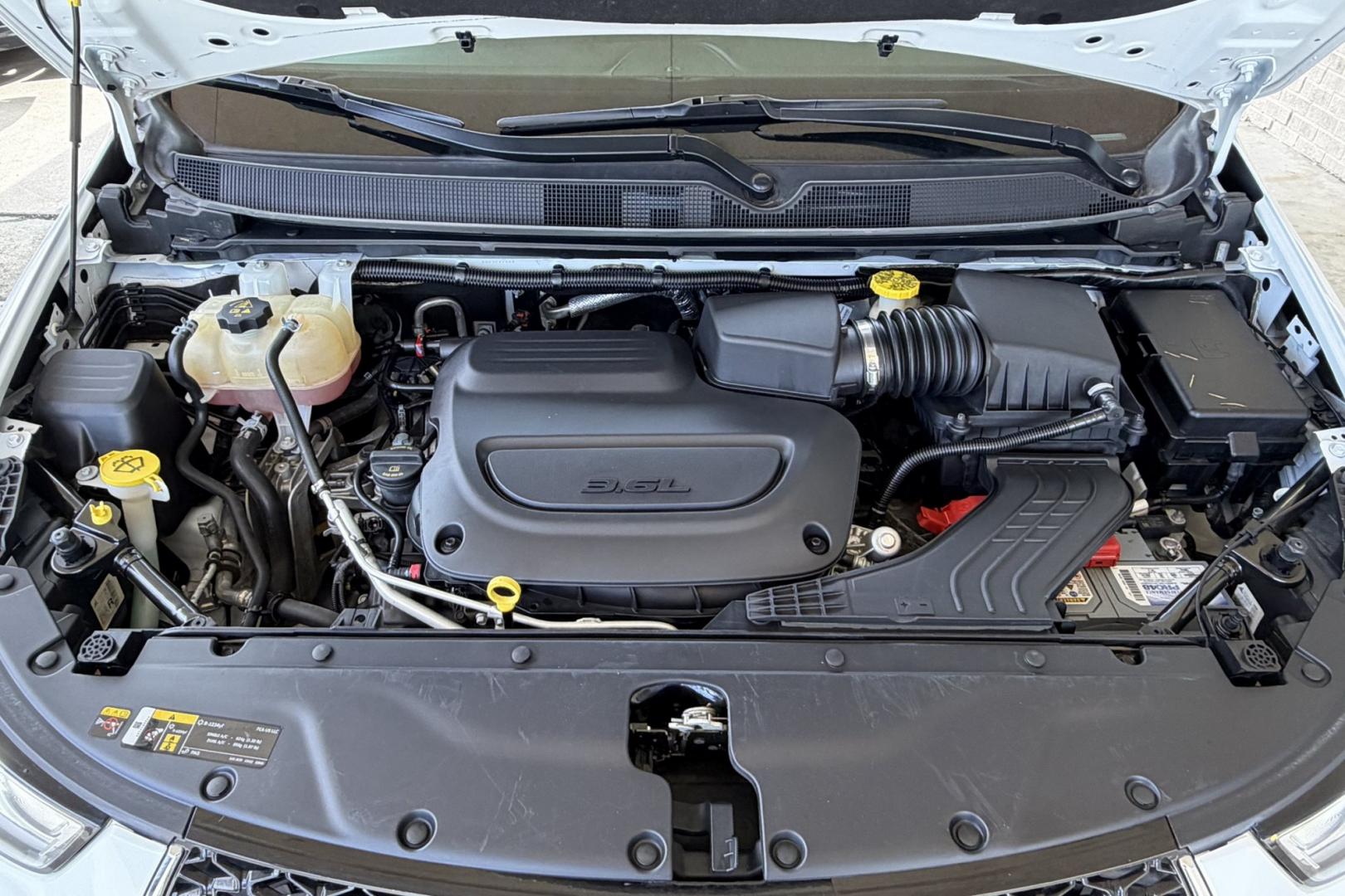 2022 White /Black Chrysler Pacifica Touring L (2C4RC1BG2NR) with an V6 3.6 Liter engine, Automatic 9 Speed transmission, located at 2304 W. Main St., Boise, ID, 83702, (208) 342-7777, 43.622105, -116.218658 - Seats 7! Stow And Go Seating! Ready To Travel! - Photo#16
