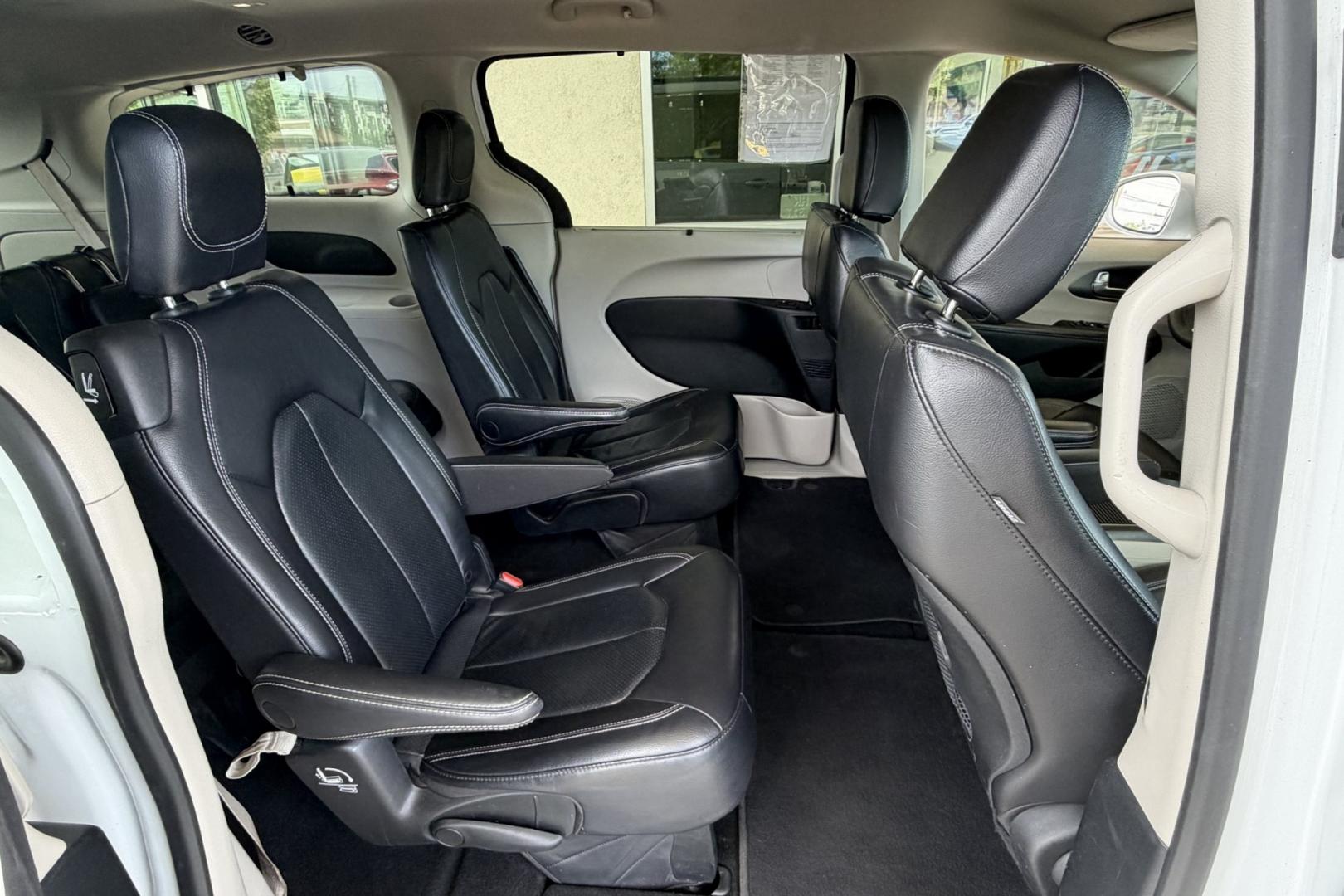 2022 White /Black Chrysler Pacifica Touring L (2C4RC1BG2NR) with an V6 3.6 Liter engine, Automatic 9 Speed transmission, located at 2304 W. Main St., Boise, ID, 83702, (208) 342-7777, 43.622105, -116.218658 - Seats 7! Stow And Go Seating! Ready To Travel! - Photo#19
