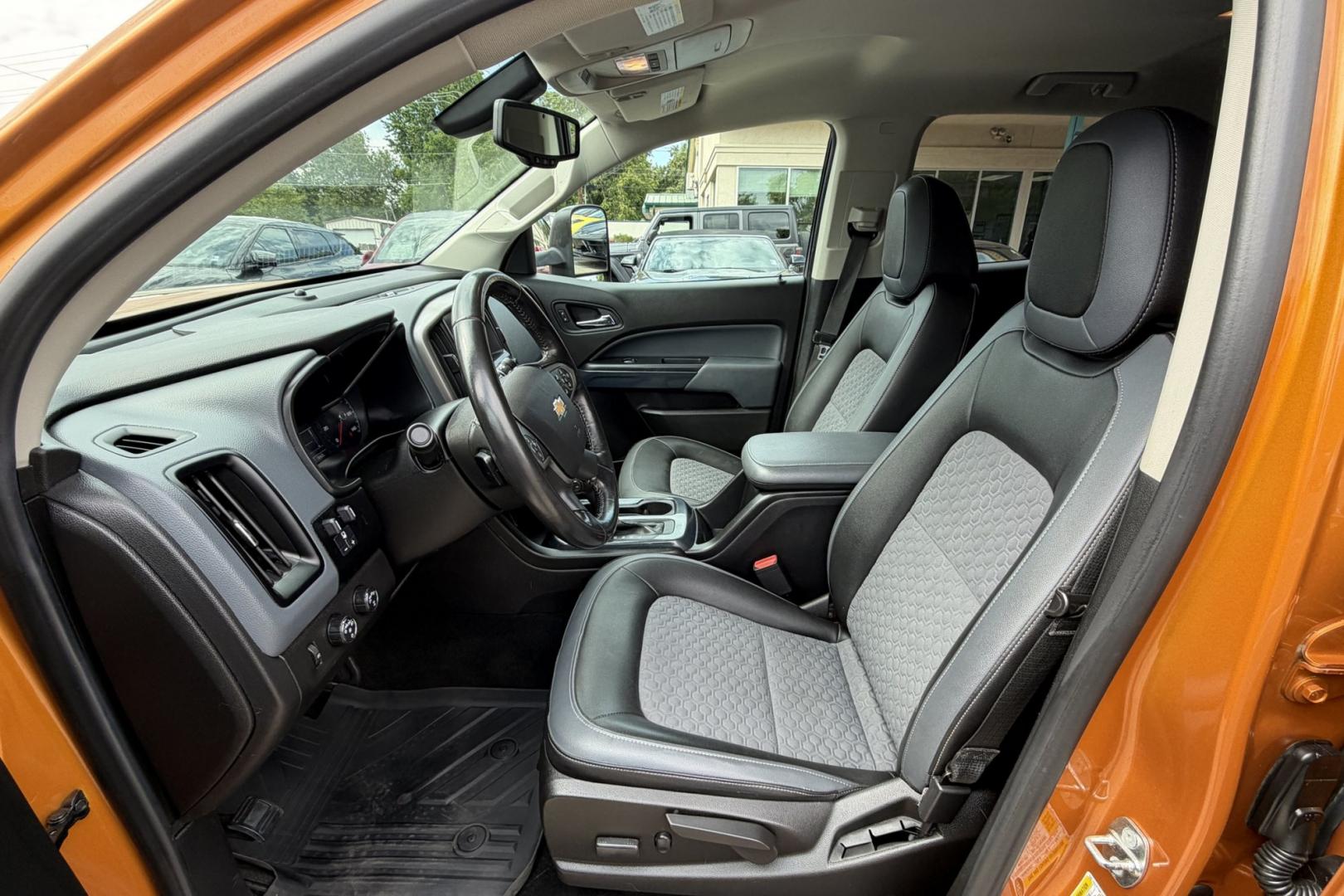 2017 Burning Hot Metallic /Black Chevrolet Colorado Z71 (1GCPTDE14H1) with an 4 Cyl 2.8 Liter Duramax Turbo Diesel engine, Automatic 6 Speed transmission, located at 2304 W. Main St., Boise, ID, 83702, (208) 342-7777, 43.622105, -116.218658 - Matching Leer Shell! Very Clean Colorado Diesel!- Photo#7