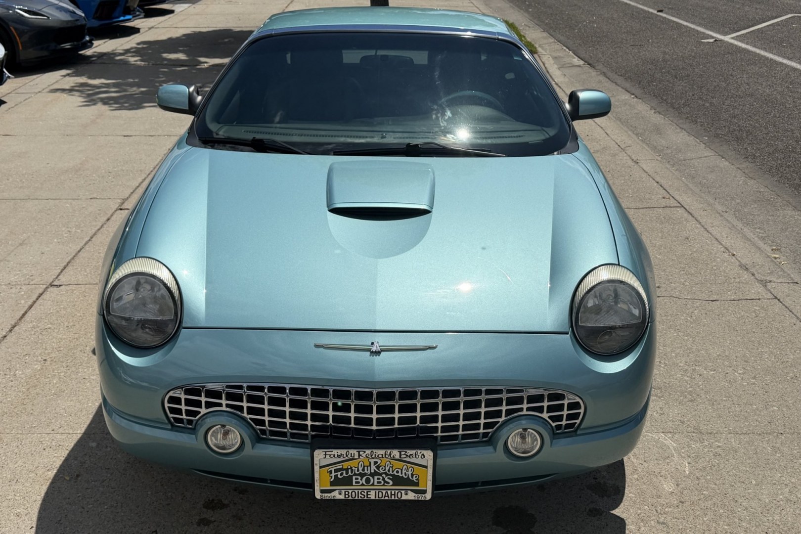 2002 Thunderbird Blue /Thunderbird Blue Ford Thunderbird Deluxe (1FAHP60A22Y) with an V8 3.9 Liter engine, Automatic transmission, located at 2304 W. Main St., Boise, ID, 83702, (208) 342-7777, 43.622105, -116.218658 - Stunning And Rare Color Combination! Hardtop And Power Convertible Soft Top!- Photo#3
