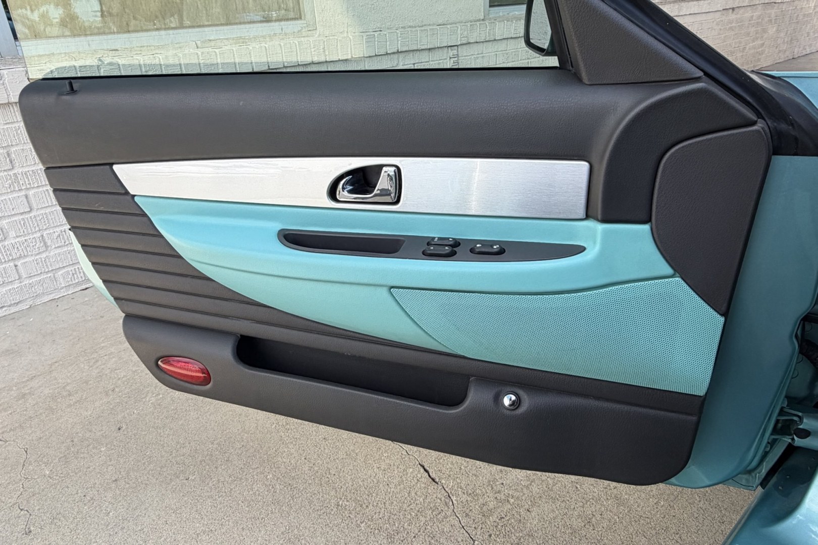 2002 Thunderbird Blue /Thunderbird Blue Ford Thunderbird Deluxe (1FAHP60A22Y) with an V8 3.9 Liter engine, Automatic transmission, located at 2304 W. Main St., Boise, ID, 83702, (208) 342-7777, 43.622105, -116.218658 - Stunning And Rare Color Combination! Hardtop And Power Convertible Soft Top!- Photo#4