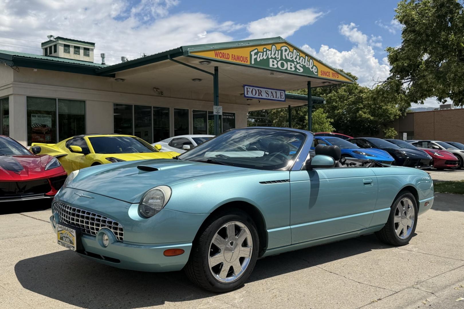 2002 Thunderbird Blue /Thunderbird Blue Ford Thunderbird Deluxe (1FAHP60A22Y) with an V8 3.9 Liter engine, Automatic transmission, located at 2304 W. Main St., Boise, ID, 83702, (208) 342-7777, 43.622105, -116.218658 - Stunning And Rare Color Combination! Hardtop And Power Convertible Soft Top!- Photo#17
