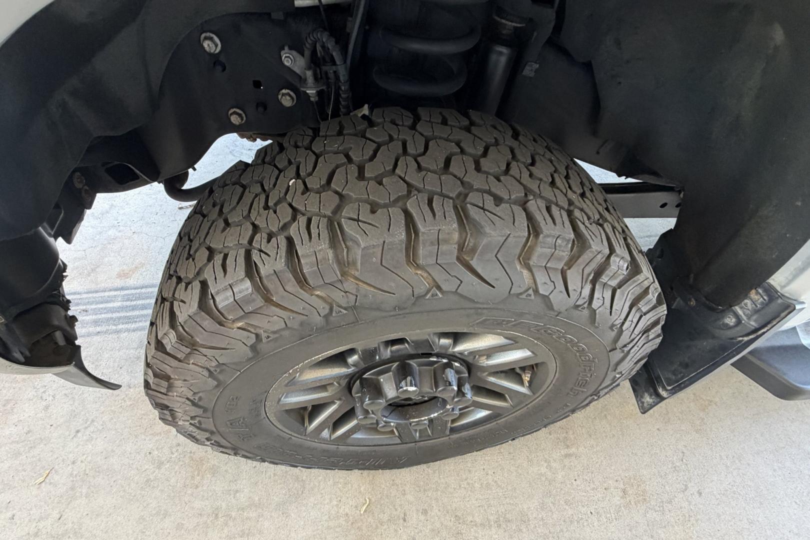 2019 Silver /Black Ford F-350 Lariat (1FT8W3BT7KE) with an V8 6.7 Liter Powerstroke Turbo Diesel engine, Automatic 6 Speed transmission, located at 2304 W. Main St., Boise, ID, 83702, (208) 342-7777, 43.622105, -116.218658 - Front Bench Split Seating For 6! Long Bed! Ready To Haul!- Photo#19