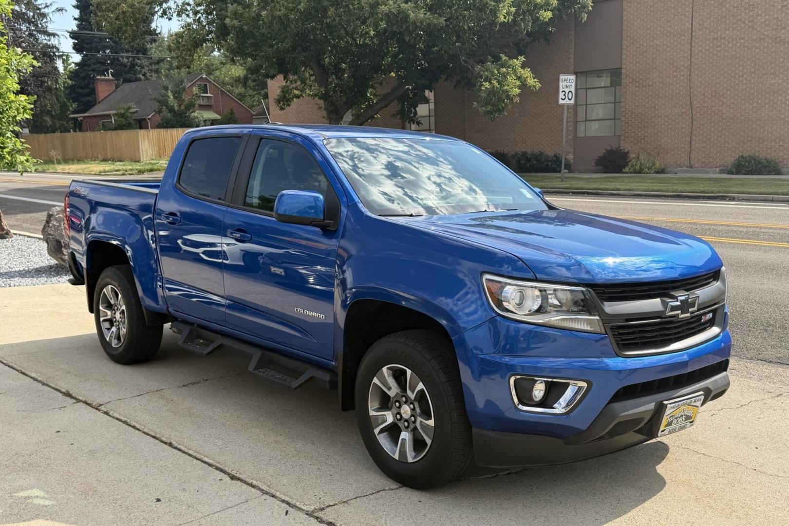 2018 Kinetic Blue Metallic /Jet Black Chevrolet Colorado Z/71 (1GCGTDEN5J1) with an V6 3.6 Liter engine, Automatic 8 Speed transmission, located at 2304 W. Main St., Boise, ID, 83702, (208) 342-7777, 43.622105, -116.218658 - Rare Color! Ready To Go!- Photo#3