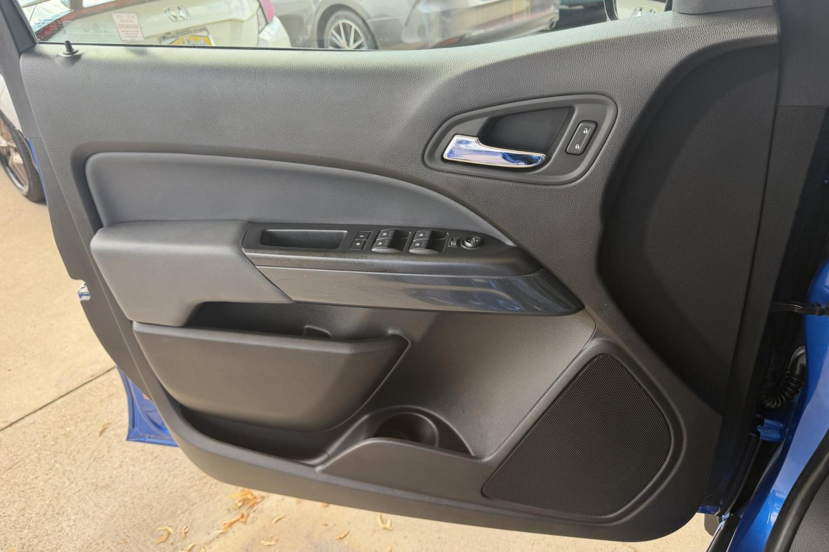 2018 Kinetic Blue Metallic /Jet Black Chevrolet Colorado Z/71 (1GCGTDEN5J1) with an V6 3.6 Liter engine, Automatic 8 Speed transmission, located at 2304 W. Main St., Boise, ID, 83702, (208) 342-7777, 43.622105, -116.218658 - Rare Color! Ready To Go!- Photo#7