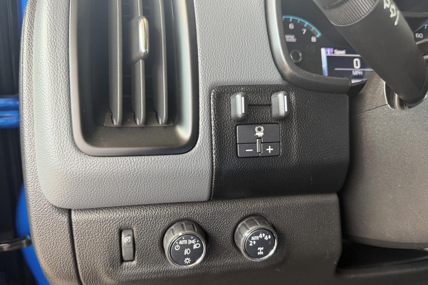 2018 Kinetic Blue Metallic /Jet Black Chevrolet Colorado Z/71 (1GCGTDEN5J1) with an V6 3.6 Liter engine, Automatic 8 Speed transmission, located at 2304 W. Main St., Boise, ID, 83702, (208) 342-7777, 43.622105, -116.218658 - Rare Color! Ready To Go!- Photo#11