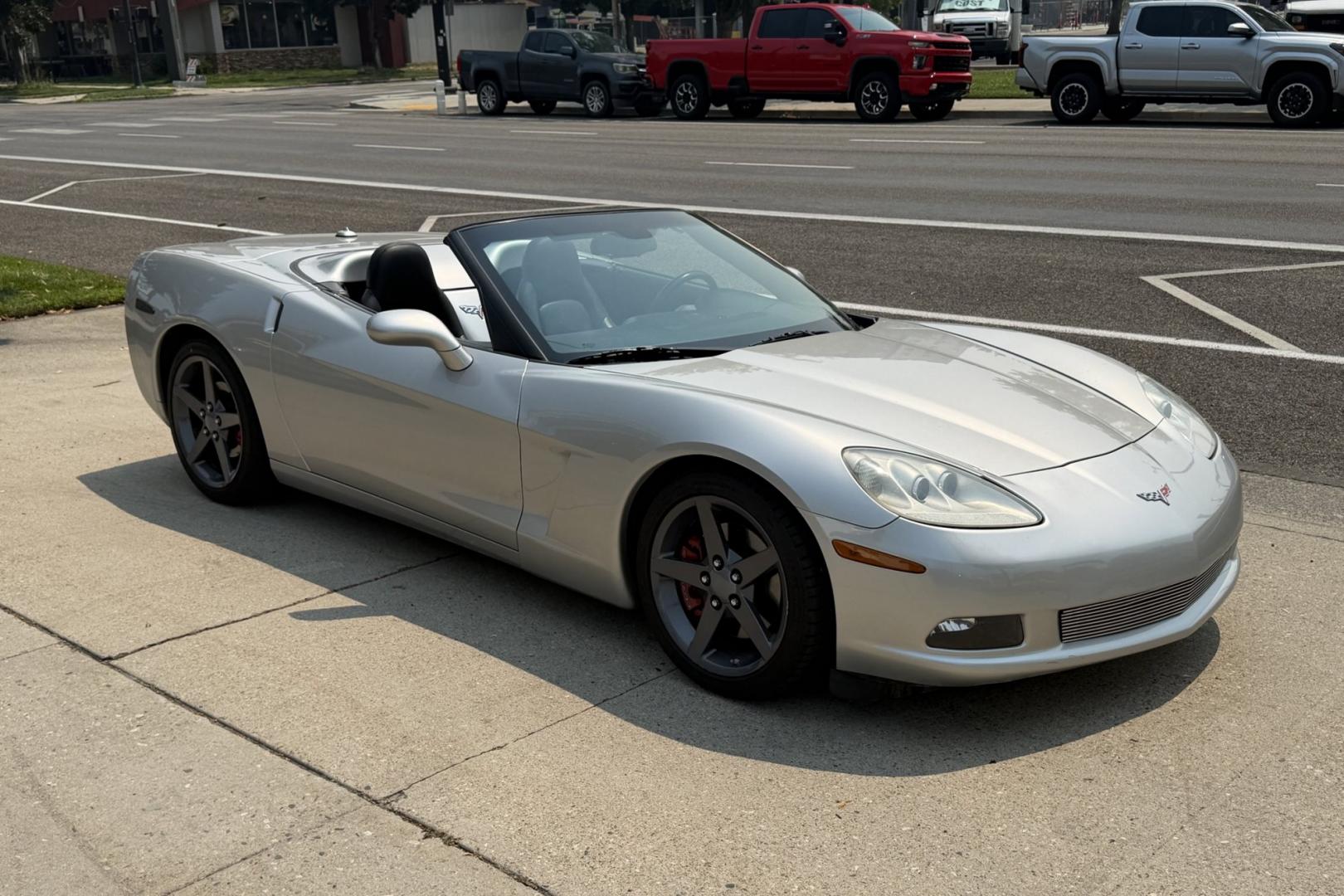 2005 Silver /Black Chevrolet Corvette (1G1YY34U455) with an V8 6.0 Liter engine, Automatic transmission, located at 2304 W. Main St., Boise, ID, 83702, (208) 342-7777, 43.622105, -116.218658 - Ready To Go!- Photo#2