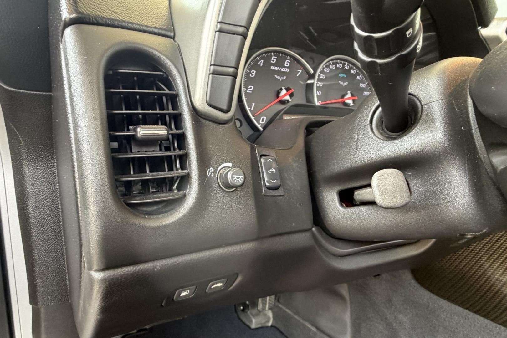 2005 Silver /Black Chevrolet Corvette (1G1YY34U455) with an V8 6.0 Liter engine, Automatic transmission, located at 2304 W. Main St., Boise, ID, 83702, (208) 342-7777, 43.622105, -116.218658 - Ready To Go!- Photo#7