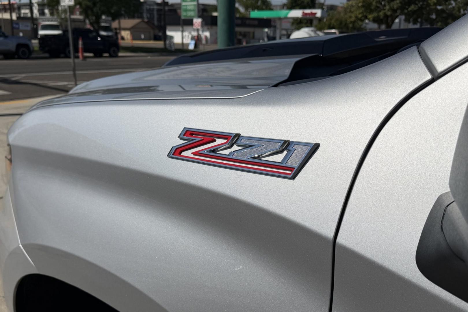 2022 Silver /Black Chevrolet Silverado 1500 Z/71 Trail Boss (3GCPDCED8NG) with an V8 5.3 Liter engine, Automatic 8 Speed transmission, located at 2304 W. Main St., Boise, ID, 83702, (208) 342-7777, 43.622105, -116.218658 - New Tires! Seats 6! Ready To Go!- Photo#1