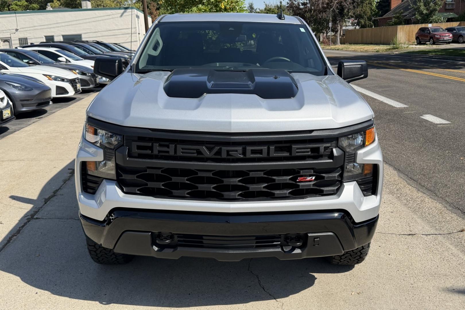2022 Silver /Black Chevrolet Silverado 1500 Z/71 Trail Boss (3GCPDCED8NG) with an V8 5.3 Liter engine, Automatic 8 Speed transmission, located at 2304 W. Main St., Boise, ID, 83702, (208) 342-7777, 43.622105, -116.218658 - New Tires! Seats 6! Ready To Go!- Photo#5