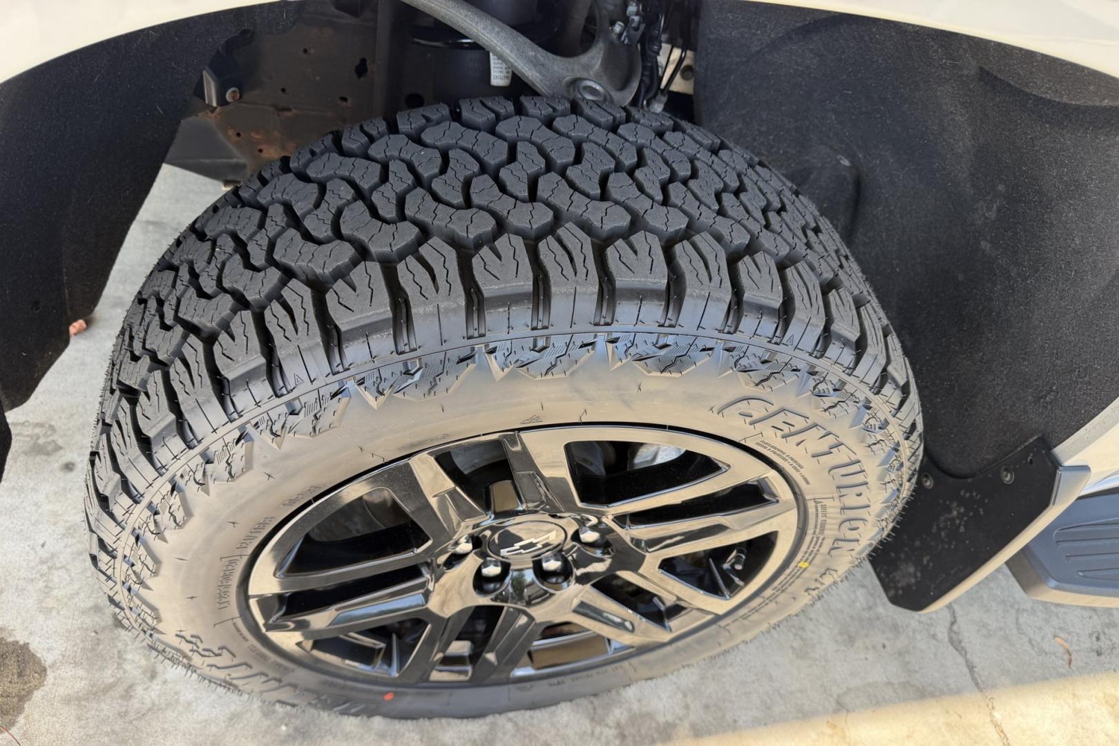 2022 Silver /Black Chevrolet Silverado 1500 Z/71 Trail Boss (3GCPDCED8NG) with an V8 5.3 Liter engine, Automatic 8 Speed transmission, located at 2304 W. Main St., Boise, ID, 83702, (208) 342-7777, 43.622105, -116.218658 - New Tires! Seats 6! Ready To Go!- Photo#16