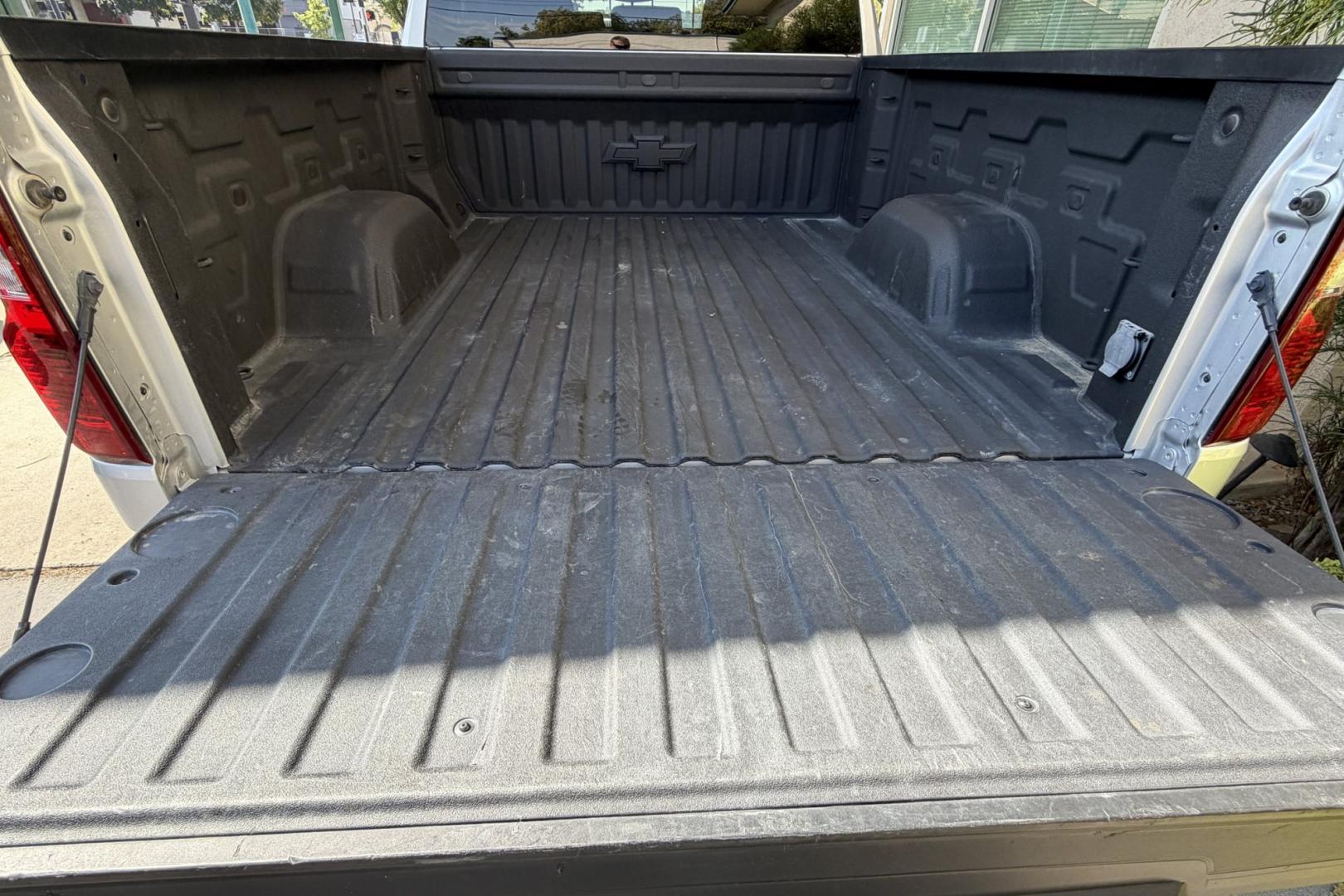 2022 Silver /Black Chevrolet Silverado 1500 Z/71 Trail Boss (3GCPDCED8NG) with an V8 5.3 Liter engine, Automatic 8 Speed transmission, located at 2304 W. Main St., Boise, ID, 83702, (208) 342-7777, 43.622105, -116.218658 - New Tires! Seats 6! Ready To Go!- Photo#20