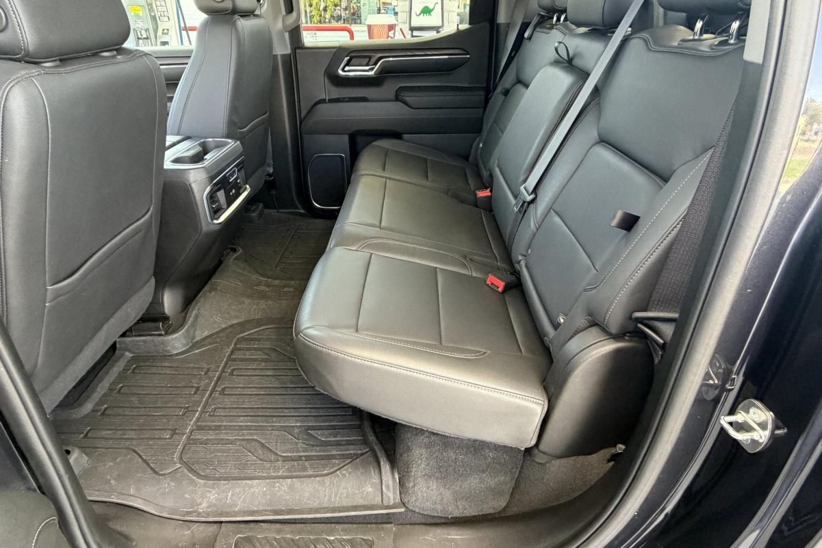 2024 Titanium Rush Metallic /Jet Black GMC Sierra 1500 SLT X31 (1GTUUDE88RZ) with an 6 Cyl 3.0 Liter Duramax Turbo Diesel engine, Automatic 10 Speed transmission, located at 2304 W. Main St., Boise, ID, 83702, (208) 342-7777, 43.622105, -116.218658 - New Tires! Highly Optioned And Ready To Go!- Photo#17