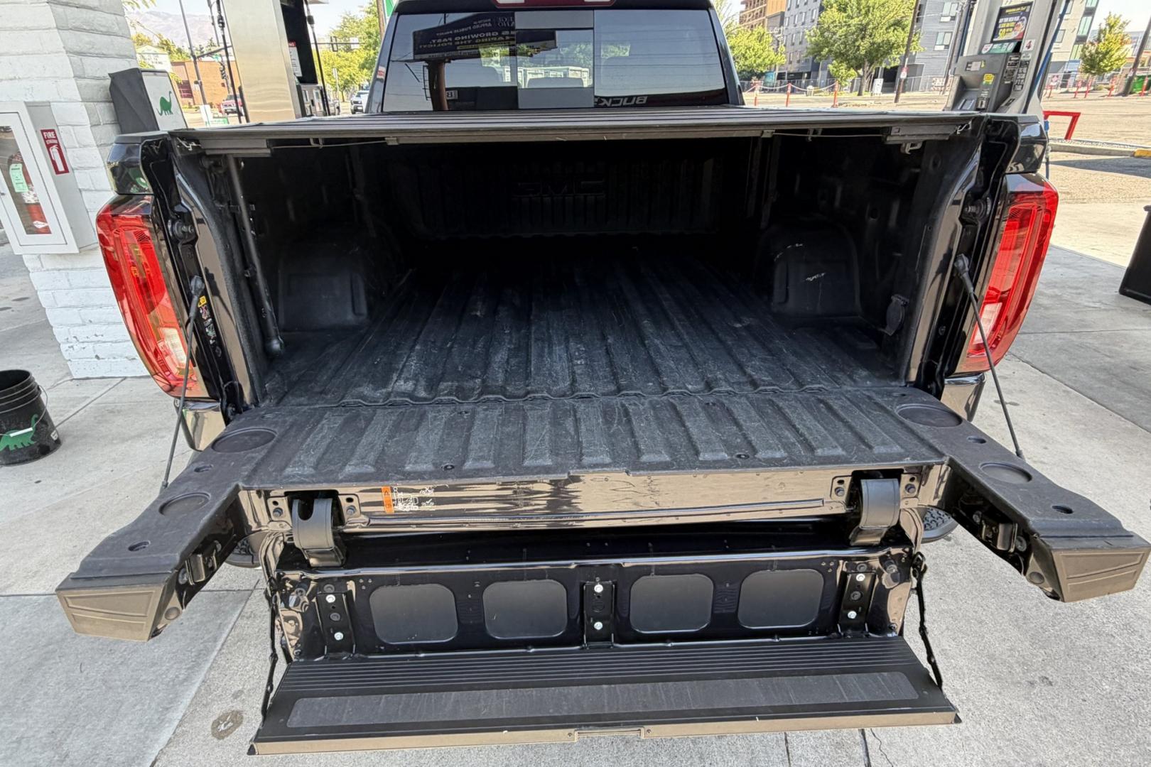 2024 Titanium Rush Metallic /Jet Black GMC Sierra 1500 SLT X31 (1GTUUDE88RZ) with an 6 Cyl 3.0 Liter Duramax Turbo Diesel engine, Automatic 10 Speed transmission, located at 2304 W. Main St., Boise, ID, 83702, (208) 342-7777, 43.622105, -116.218658 - New Tires! Highly Optioned And Ready To Go!- Photo#27