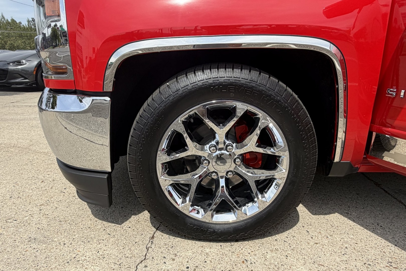 2018 Red Hot /Black Chevrolet Silverado 1500 LT (1GCNKREH4JZ) with an V6 4.3 Liter engine, Automatic 6 Speed transmission, located at 2304 W. Main St., Boise, ID, 83702, (208) 342-7777, 43.622105, -116.218658 - Stunning And Hard To Find Short Box Chevrolet!- Photo#5