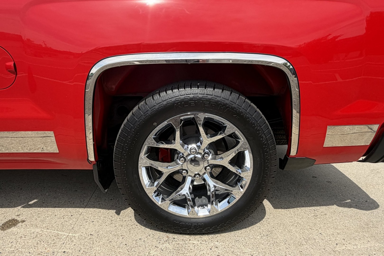 2018 Red Hot /Black Chevrolet Silverado 1500 LT (1GCNKREH4JZ) with an V6 4.3 Liter engine, Automatic 6 Speed transmission, located at 2304 W. Main St., Boise, ID, 83702, (208) 342-7777, 43.622105, -116.218658 - Stunning And Hard To Find Short Box Chevrolet!- Photo#4