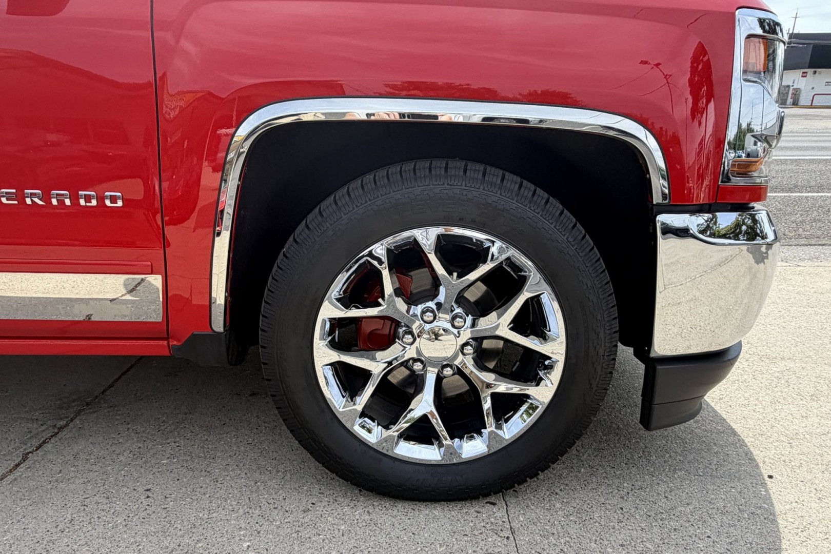 2018 Red Hot /Black Chevrolet Silverado 1500 LT (1GCNKREH4JZ) with an V6 4.3 Liter engine, Automatic 6 Speed transmission, located at 2304 W. Main St., Boise, ID, 83702, (208) 342-7777, 43.622105, -116.218658 - Stunning And Hard To Find Short Box Chevrolet!- Photo#6
