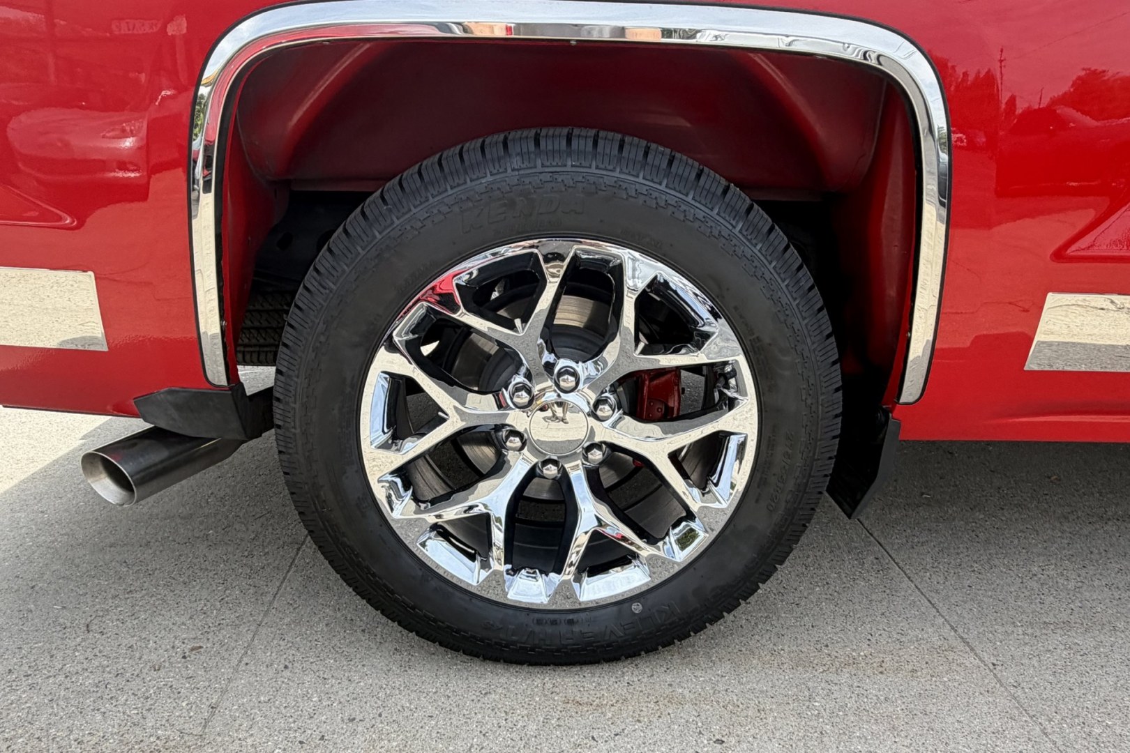 2018 Red Hot /Black Chevrolet Silverado 1500 LT (1GCNKREH4JZ) with an V6 4.3 Liter engine, Automatic 6 Speed transmission, located at 2304 W. Main St., Boise, ID, 83702, (208) 342-7777, 43.622105, -116.218658 - Stunning And Hard To Find Short Box Chevrolet!- Photo#7