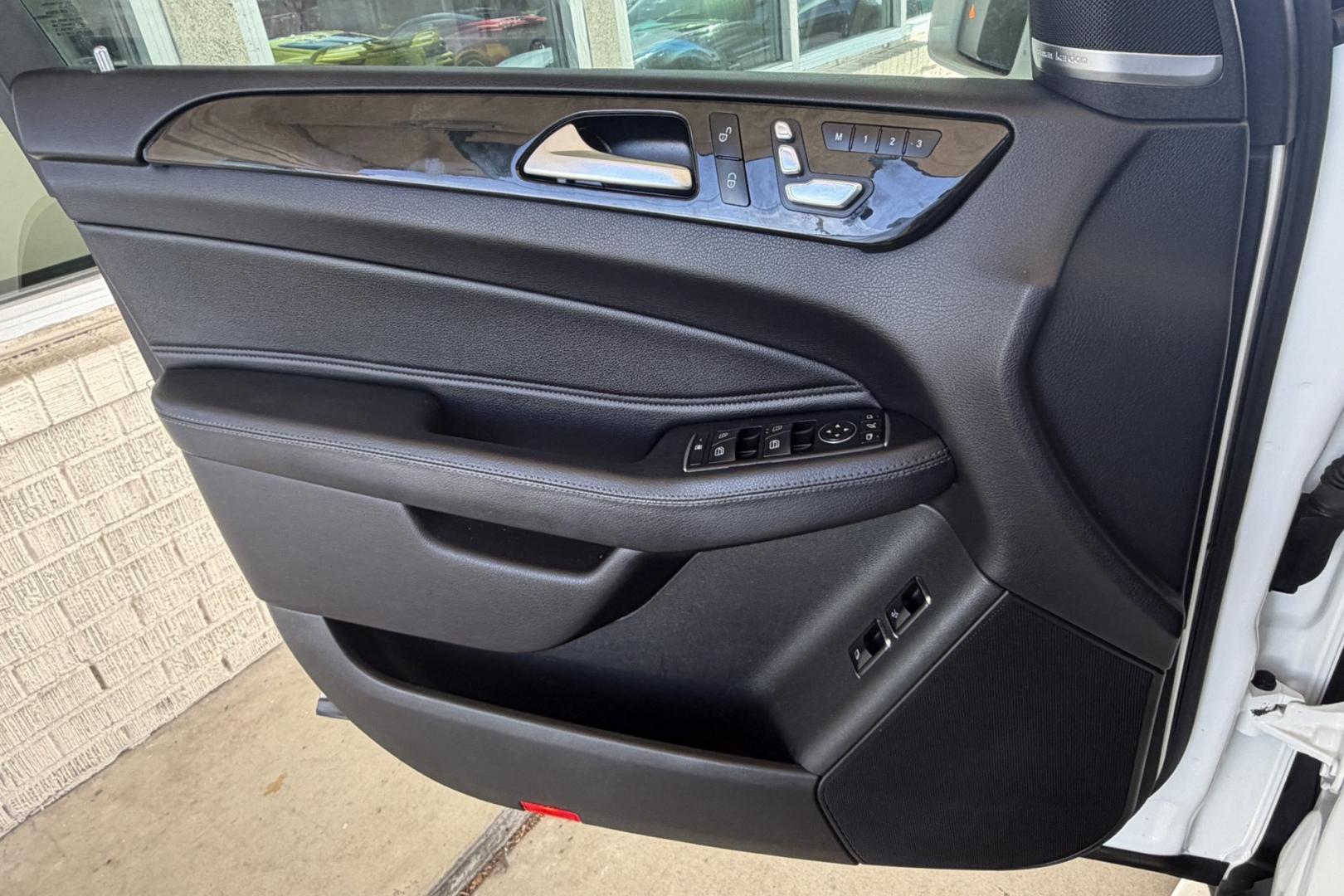 2018 Polar White /Black Mercedes-Benz GLS 450 Premium (4JGDF6EE8JB) with an V6 3.0 Liter Twin Turbo engine, Automatic 9 Speed transmission, located at 2304 W. Main St., Boise, ID, 83702, (208) 342-7777, 43.622105, -116.218658- Photo#14