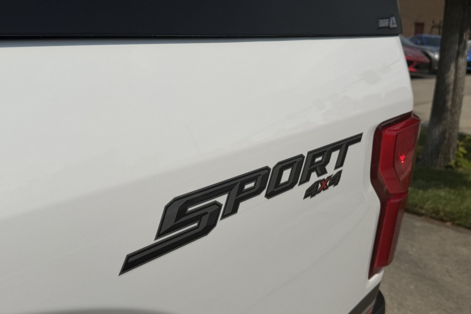 2020 Oxford White /Black/Red Ford F-150 Lariat Sport (1FTEW1E52LF) with an V8 5.0 Liter engine, Automatic 10 Speed transmission, located at 2304 W. Main St., Boise, ID, 83702, (208) 342-7777, 43.622105, -116.218658 - Power Running Boards! Low Mileage! Ready To Go!- Photo#2