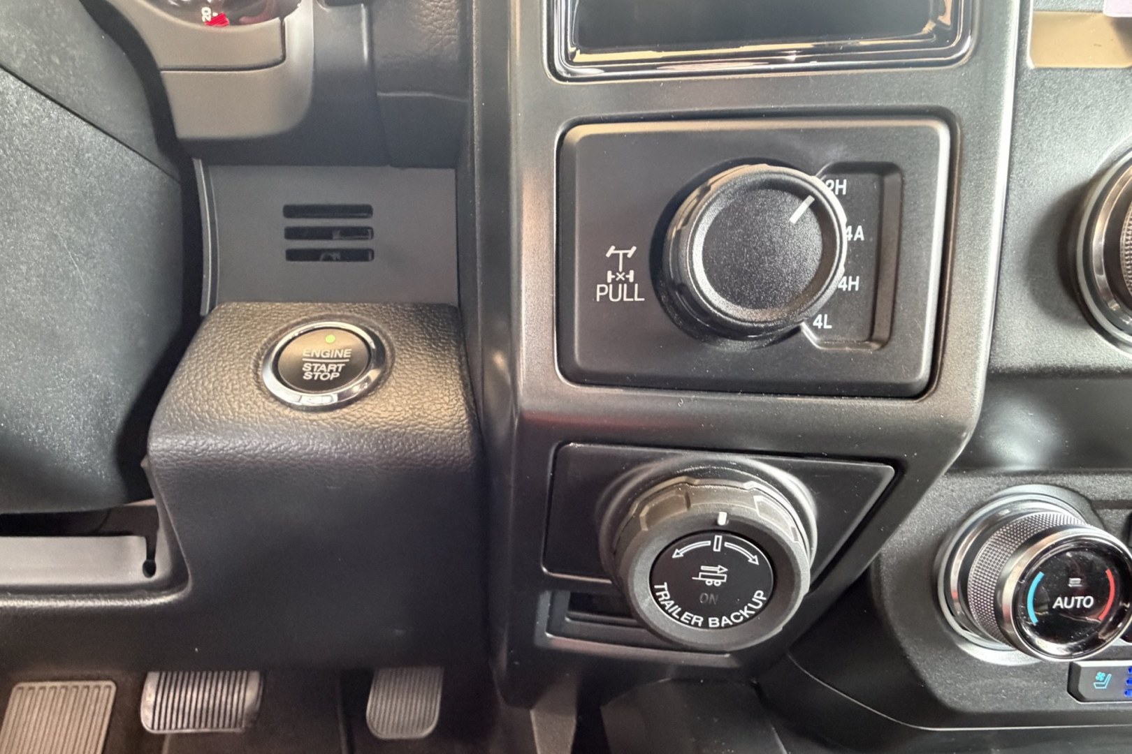 2020 Oxford White /Black/Red Ford F-150 Lariat Sport (1FTEW1E52LF) with an V8 5.0 Liter engine, Automatic 10 Speed transmission, located at 2304 W. Main St., Boise, ID, 83702, (208) 342-7777, 43.622105, -116.218658 - Power Running Boards! Low Mileage! Ready To Go!- Photo#9