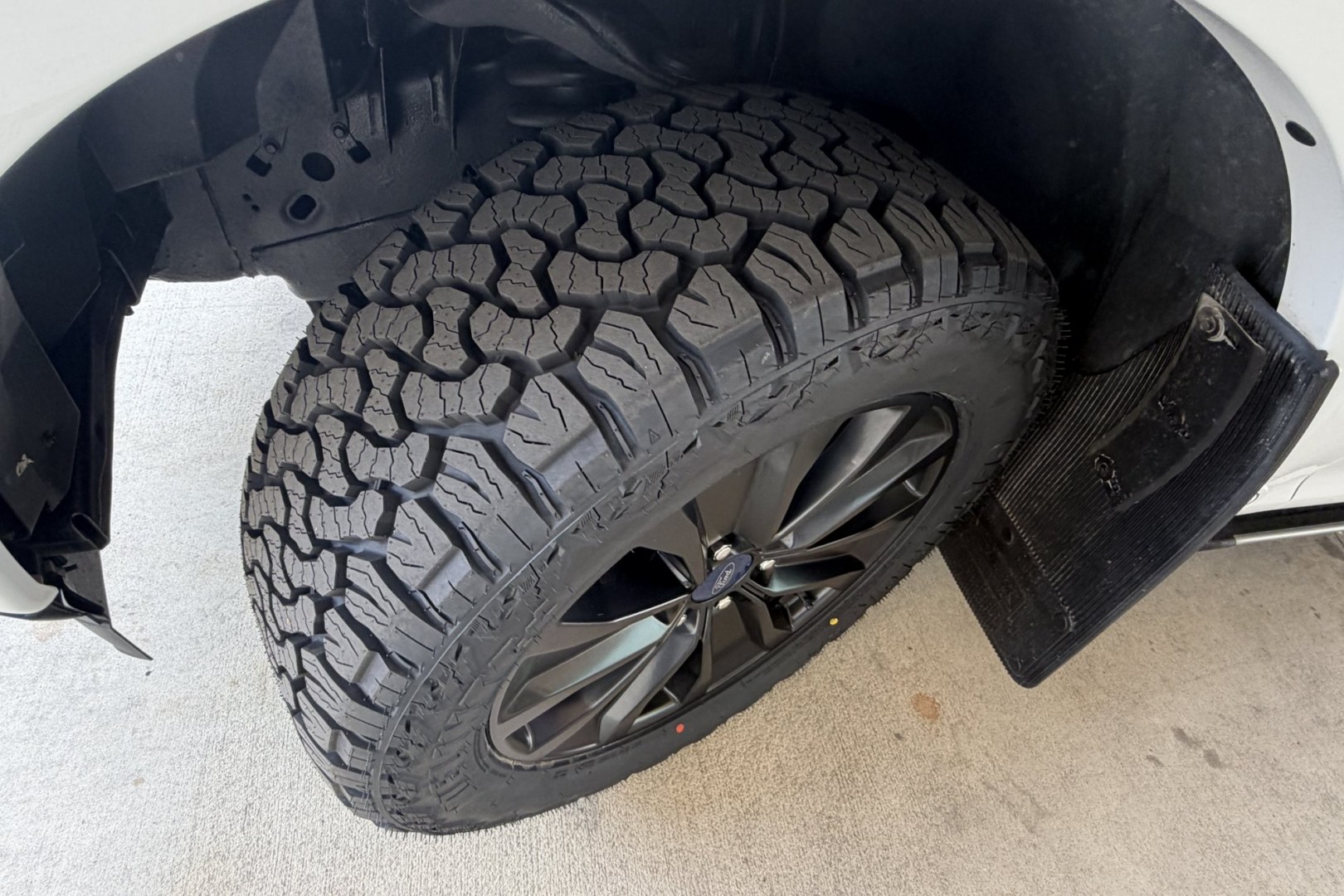 2020 Oxford White /Black/Red Ford F-150 Lariat Sport (1FTEW1E52LF) with an V8 5.0 Liter engine, Automatic 10 Speed transmission, located at 2304 W. Main St., Boise, ID, 83702, (208) 342-7777, 43.622105, -116.218658 - Power Running Boards! Low Mileage! Ready To Go!- Photo#22